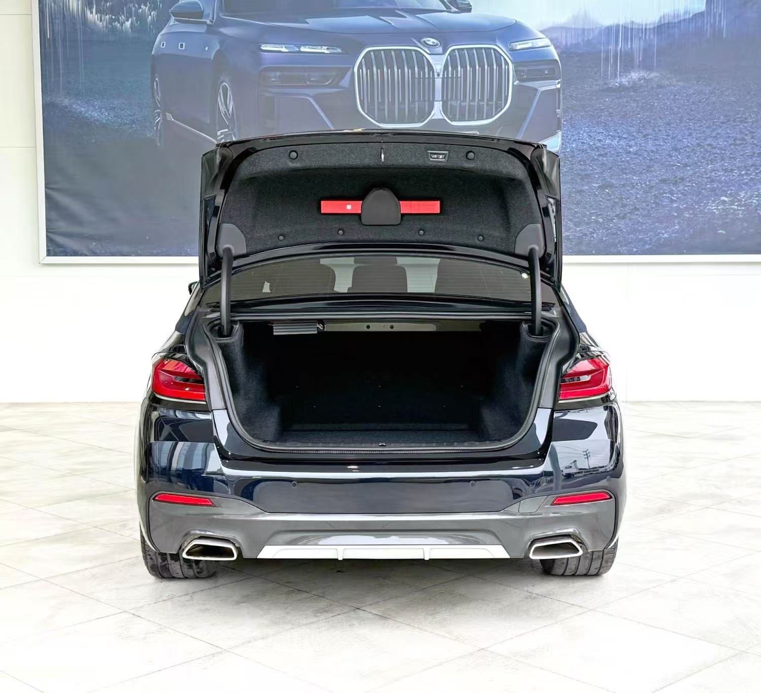 BMW 5 Series 2023 immagine di auto #6