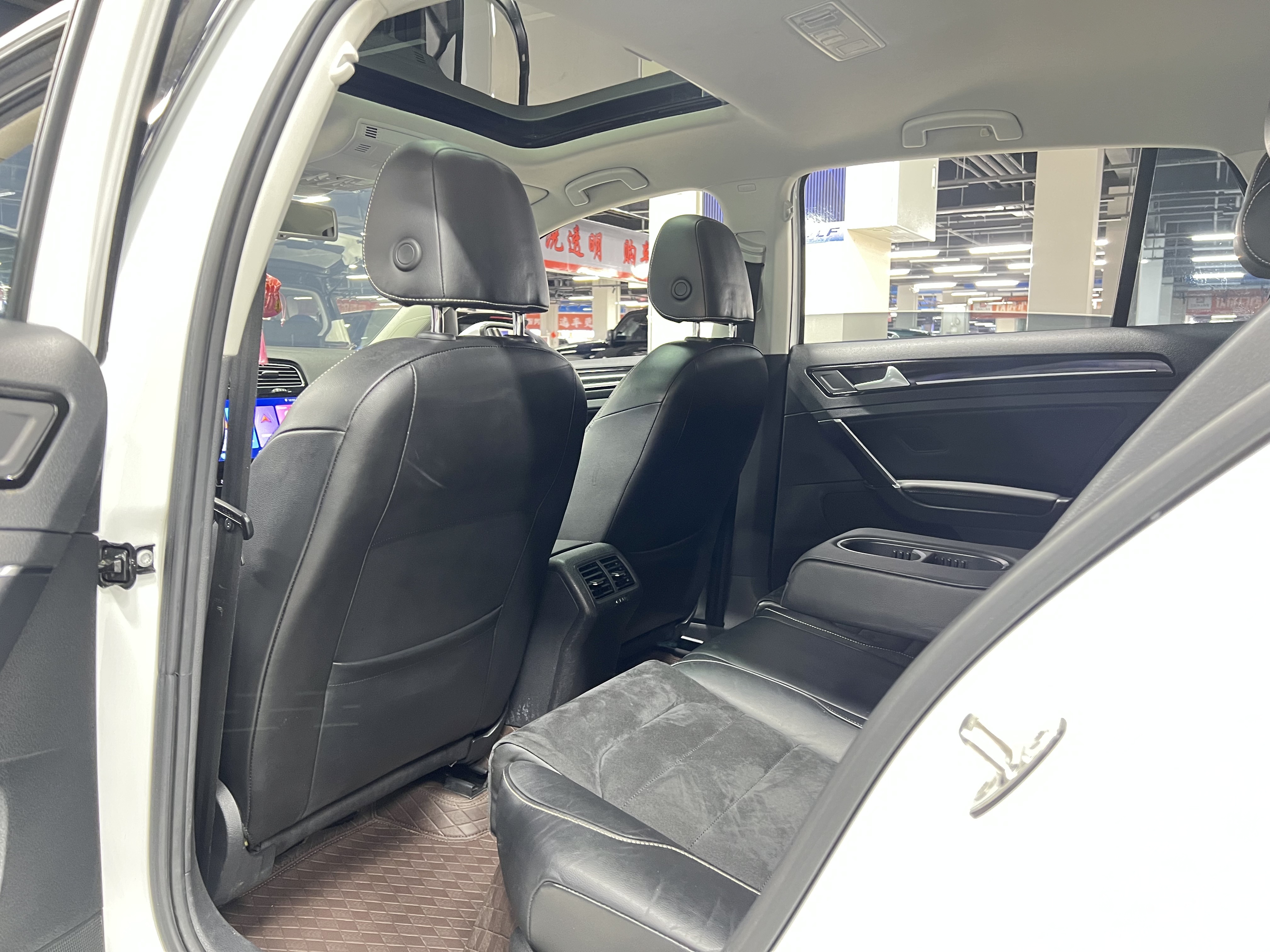 Volkswagen Golf 2015 car image #6