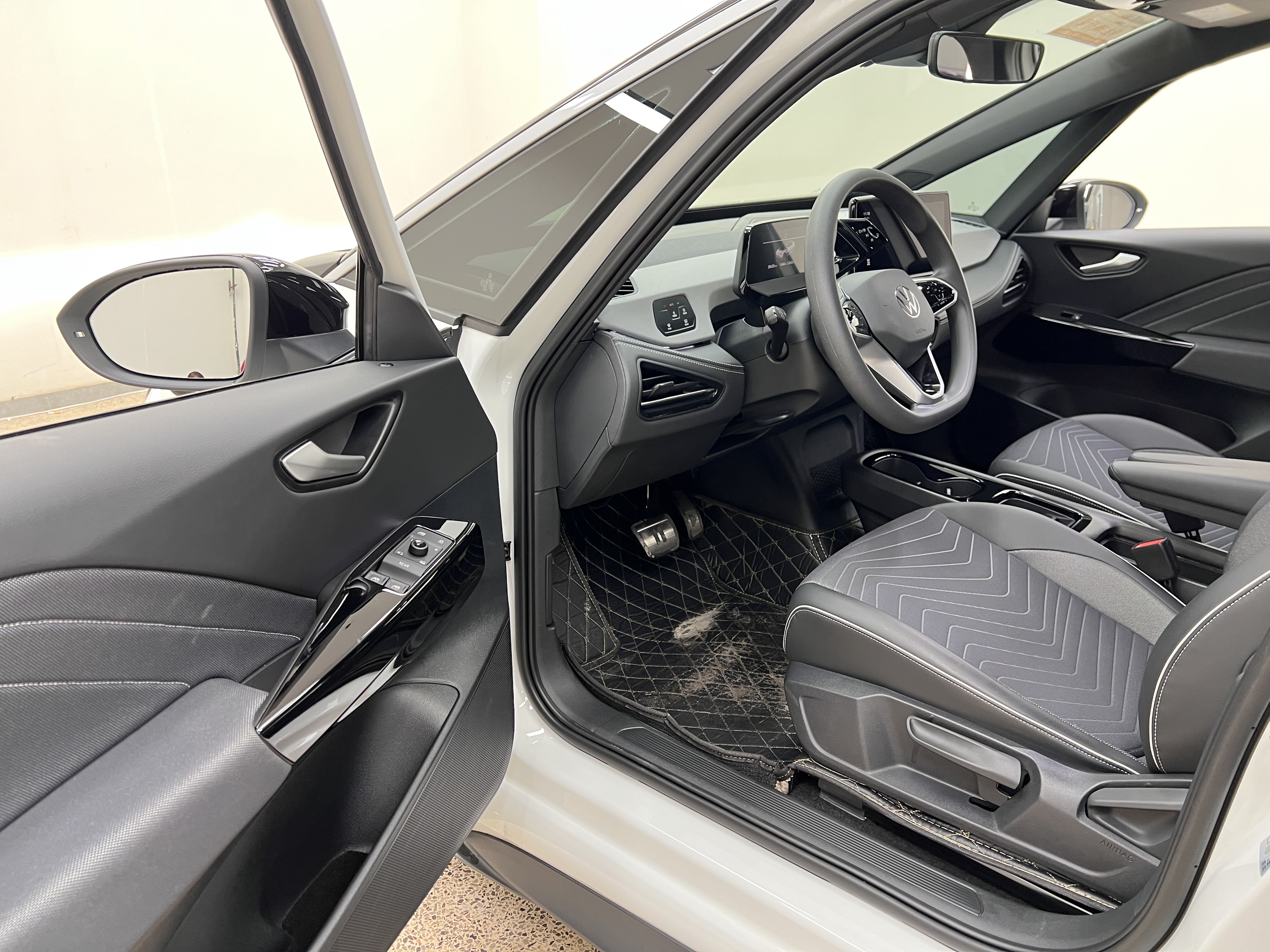 Volkswagen ID.3 2024 immagine di auto #6