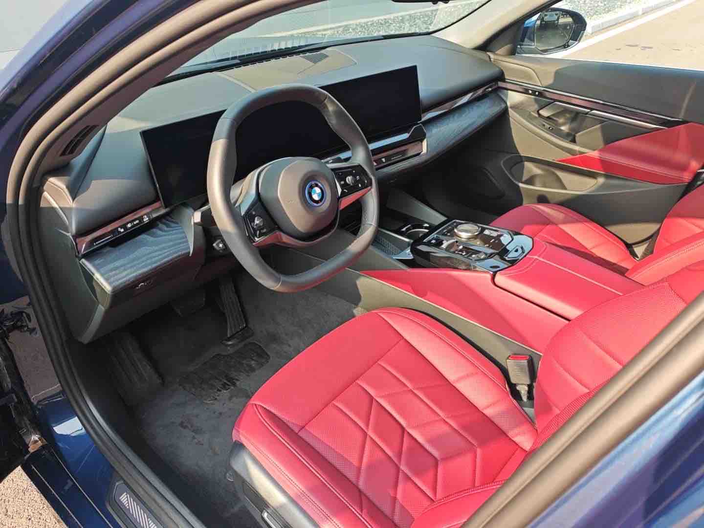 BMW i5 M60 2024 car image #6