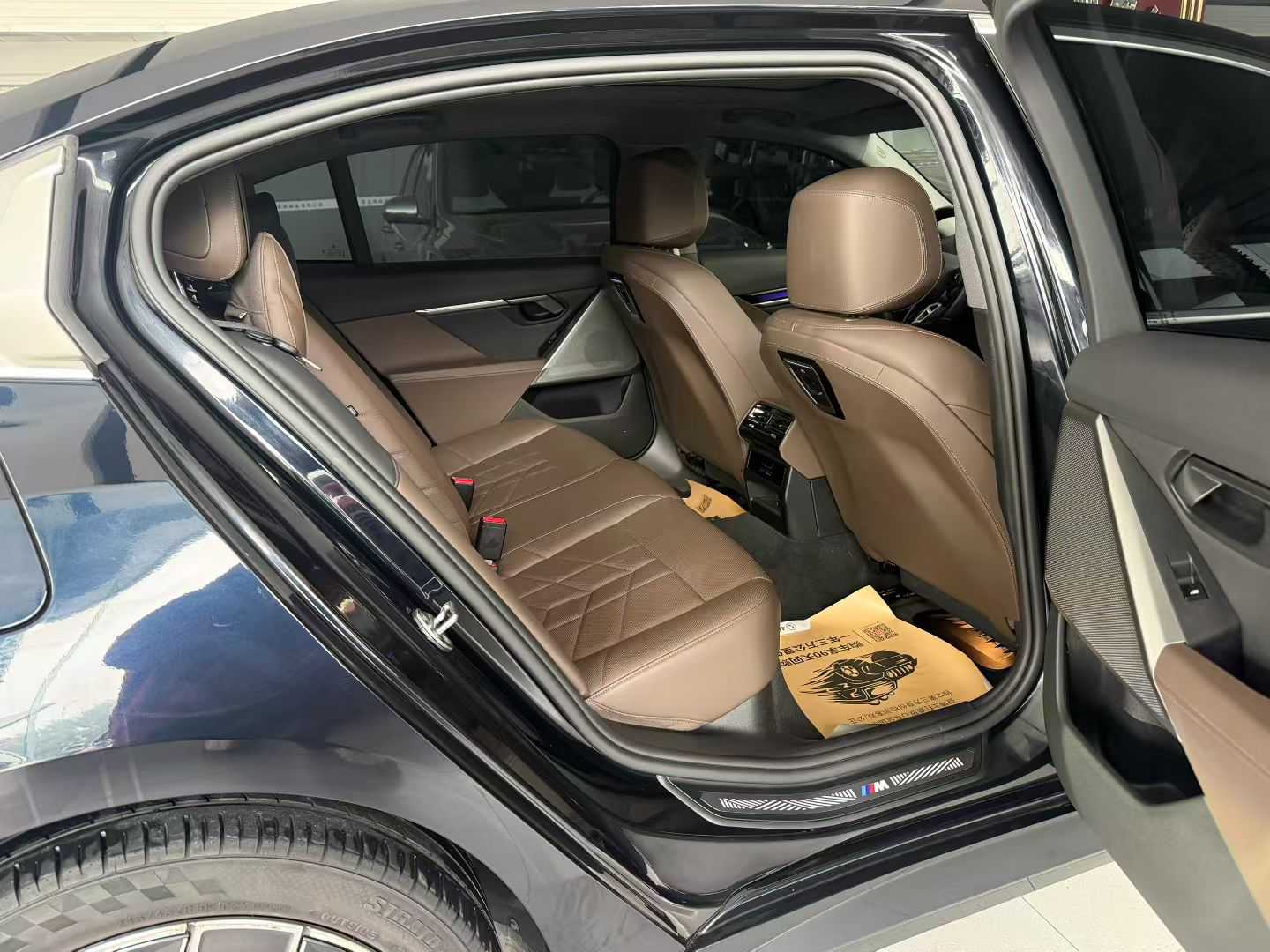 BMW i5 M60 2024 car image #6