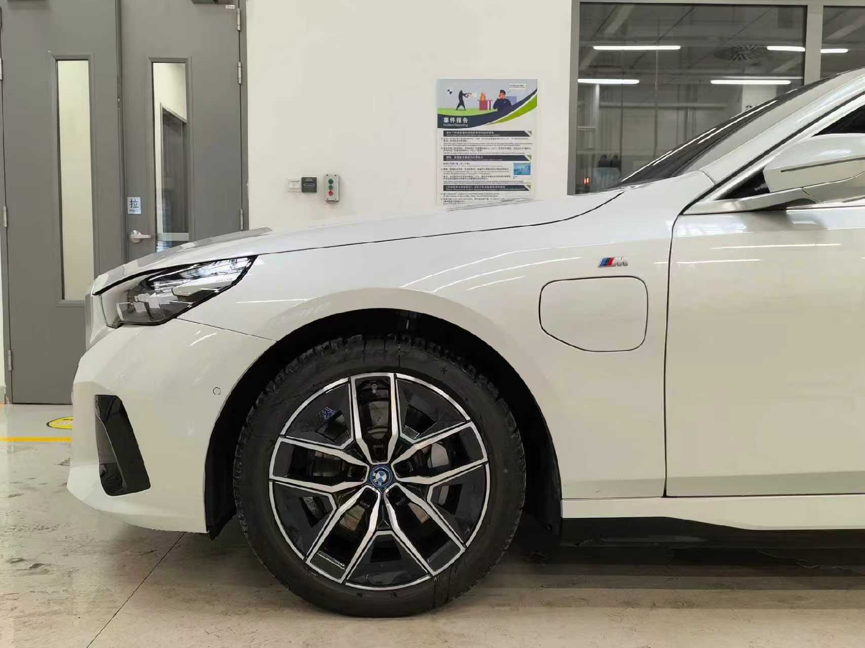 BMW i5 2025 #6 BMW i5 2025 car image #6