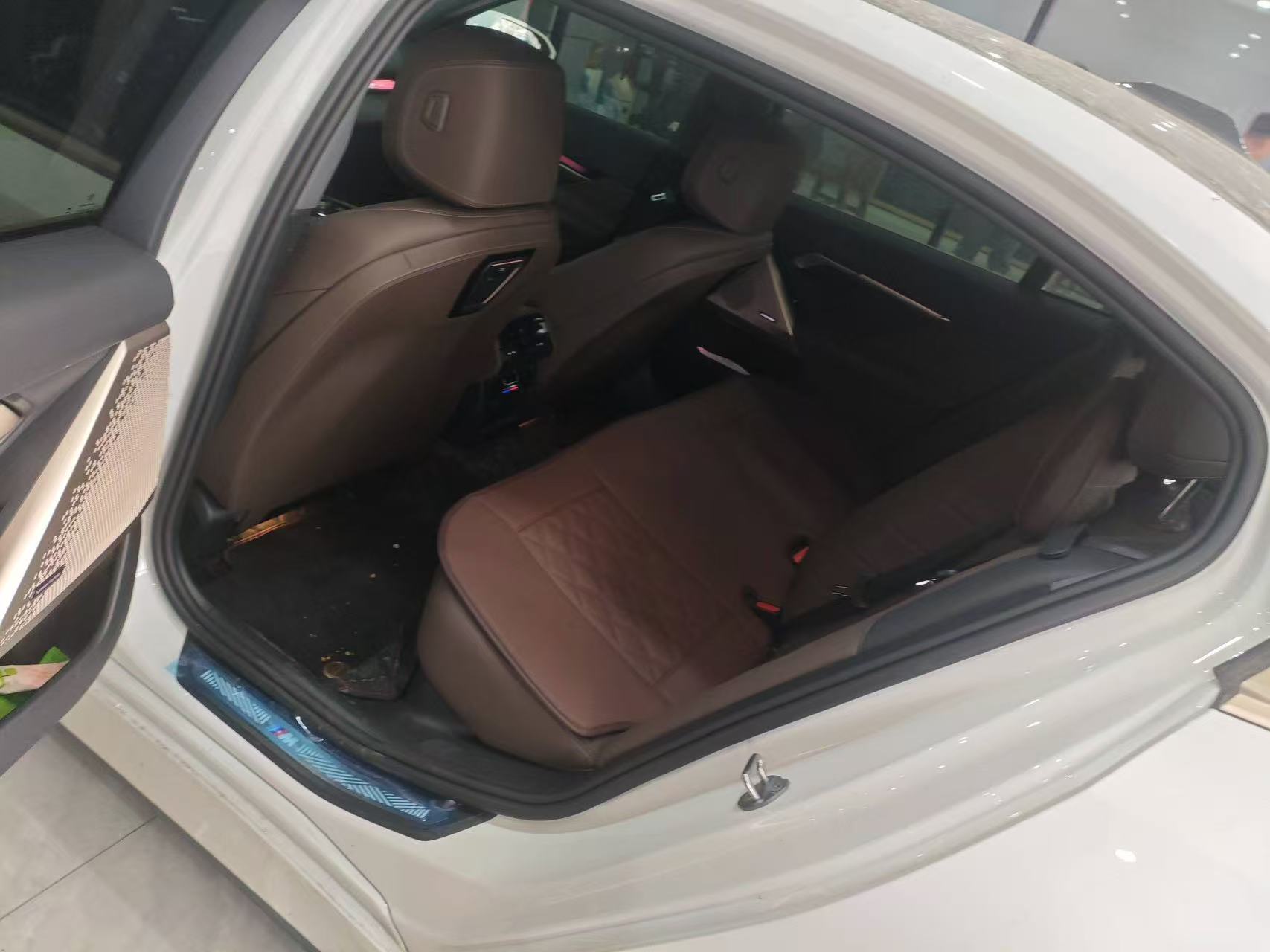 BMW i5 2024 car image #6