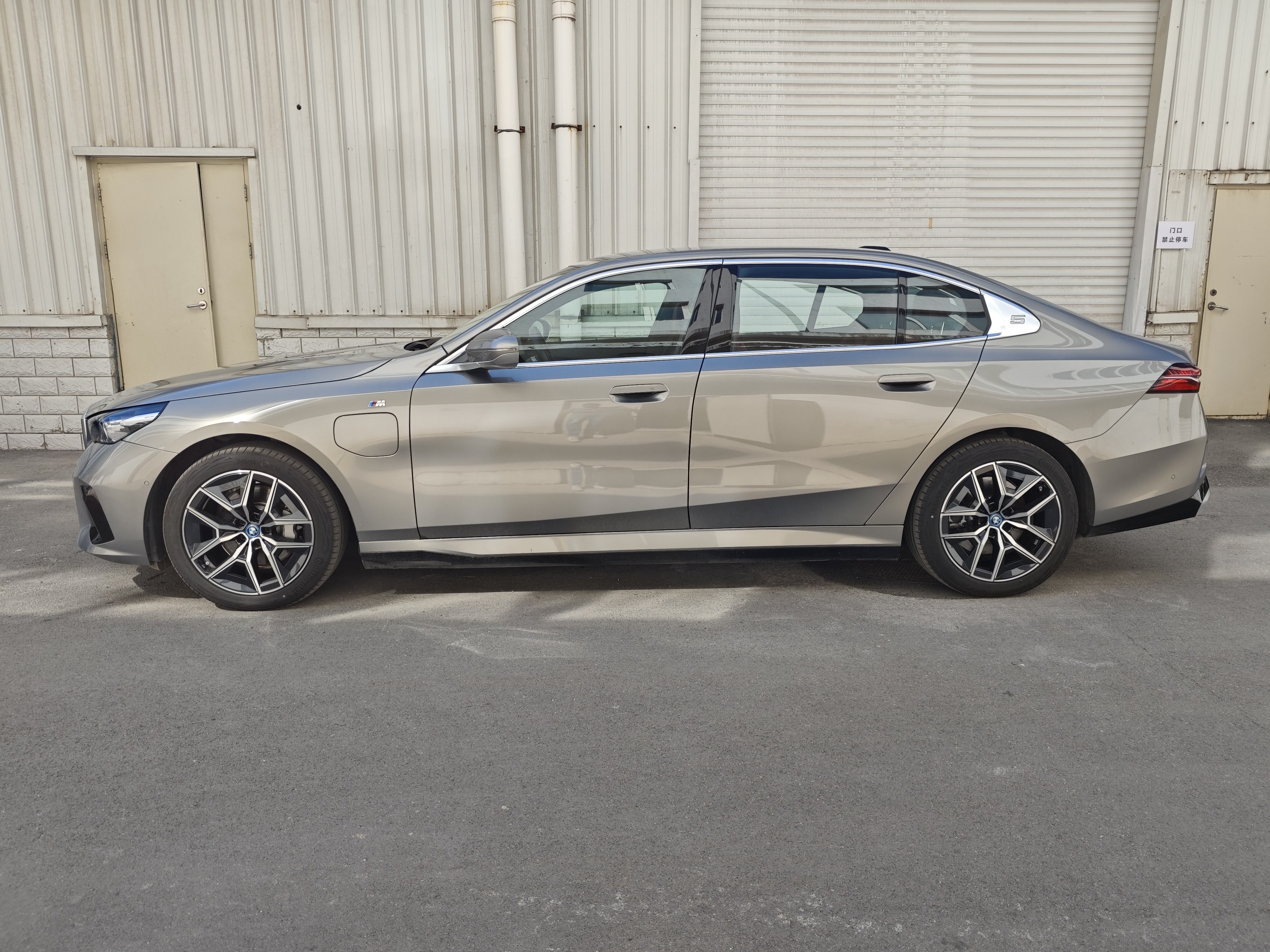 BMW i5 M60 2024 صورة سيارة #6