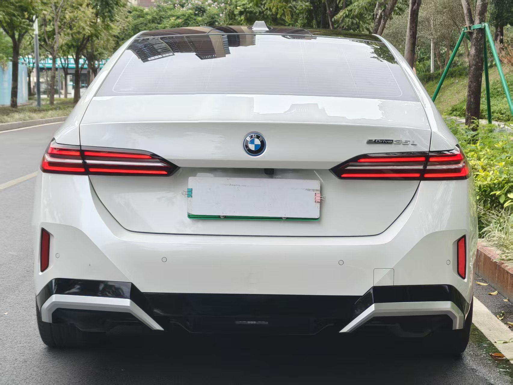 BMW i5 M60 2024 car image #6