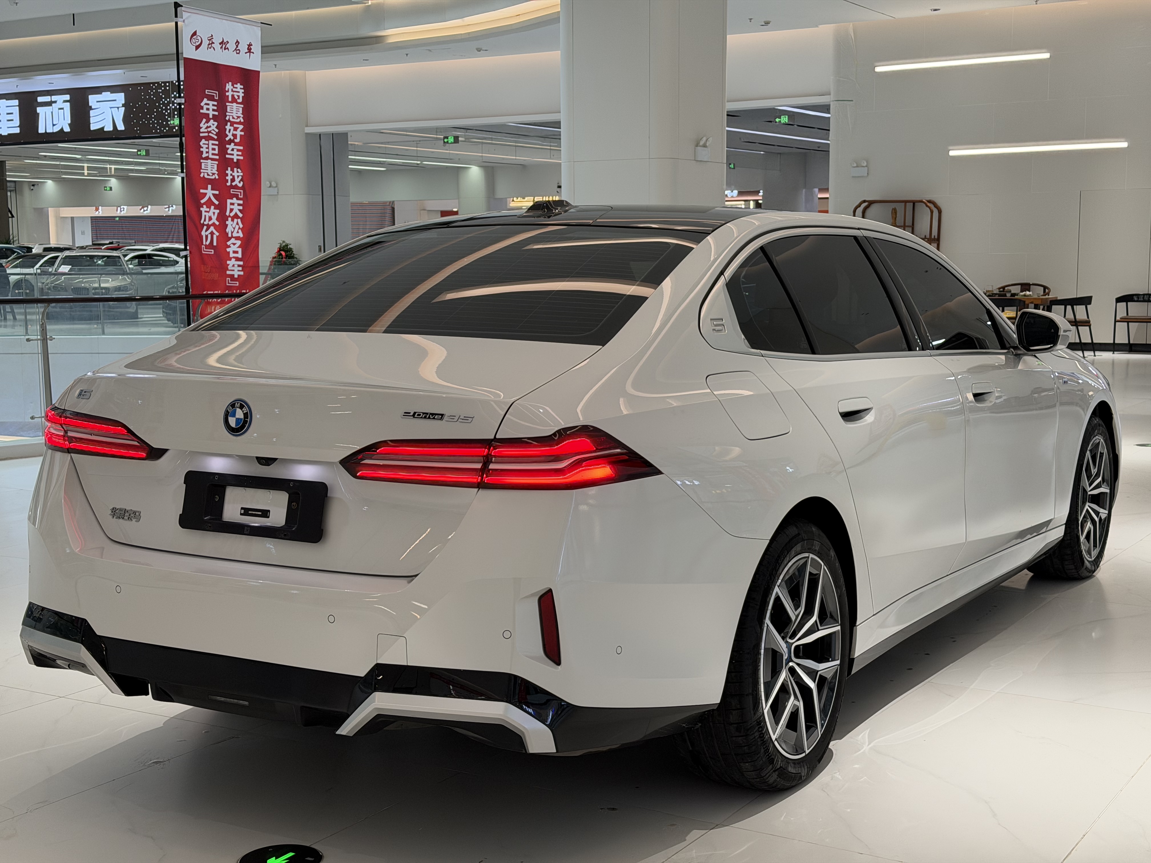 BMW i5 2024 car image #6