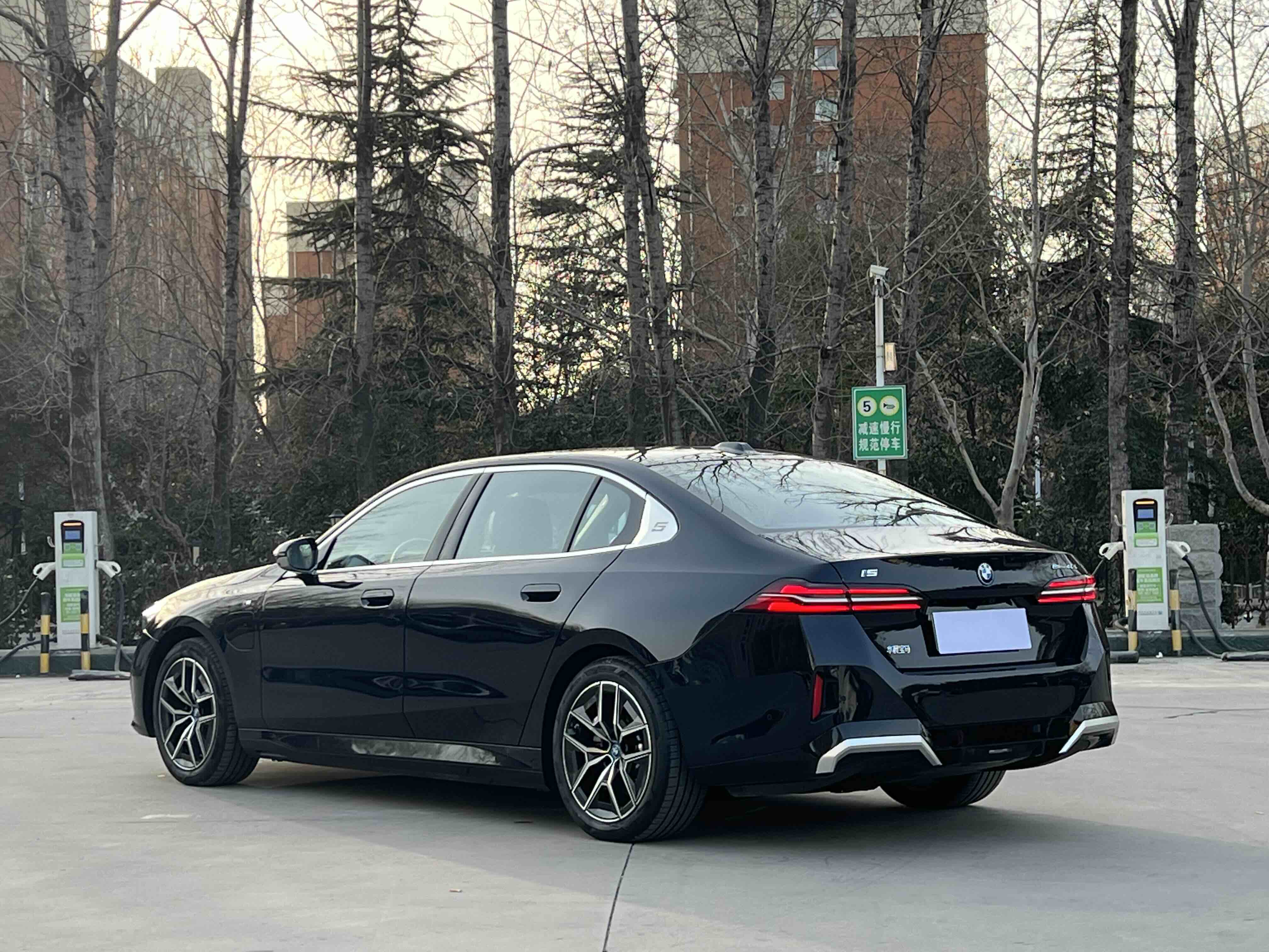 BMW i5 2025 car image #6