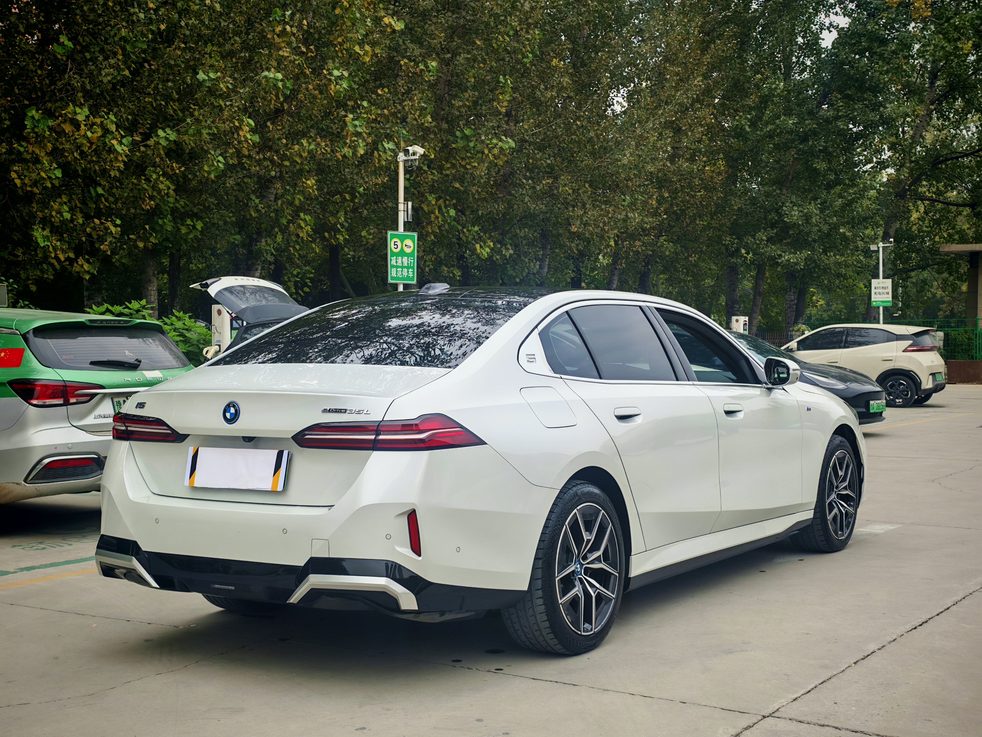 BMW i5 M60 2024 #6 BMW i5 M60 2024 car image #6