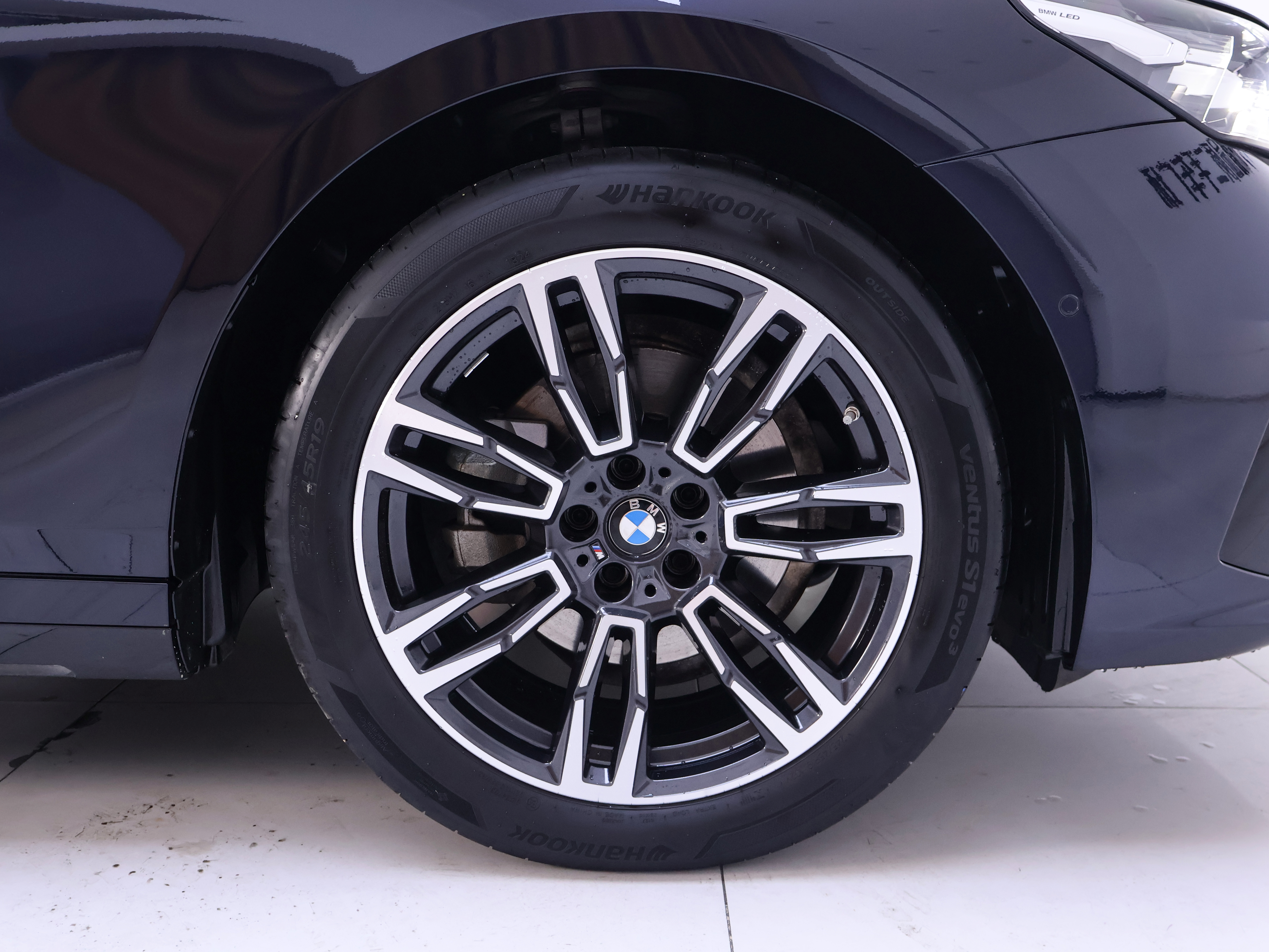 BMW 5 Series 2024 car image #6