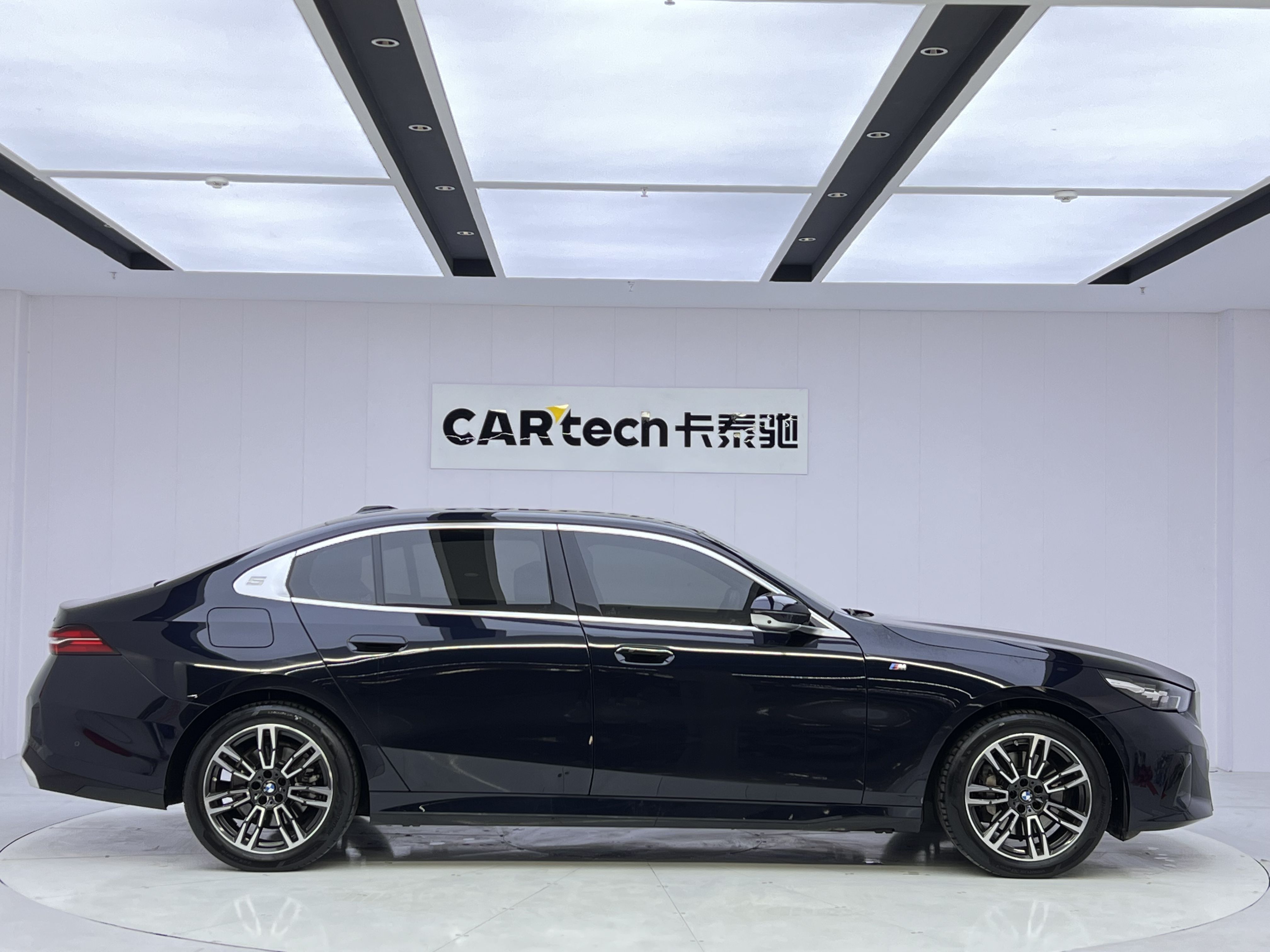 BMW 5 Series 2024 car image #6