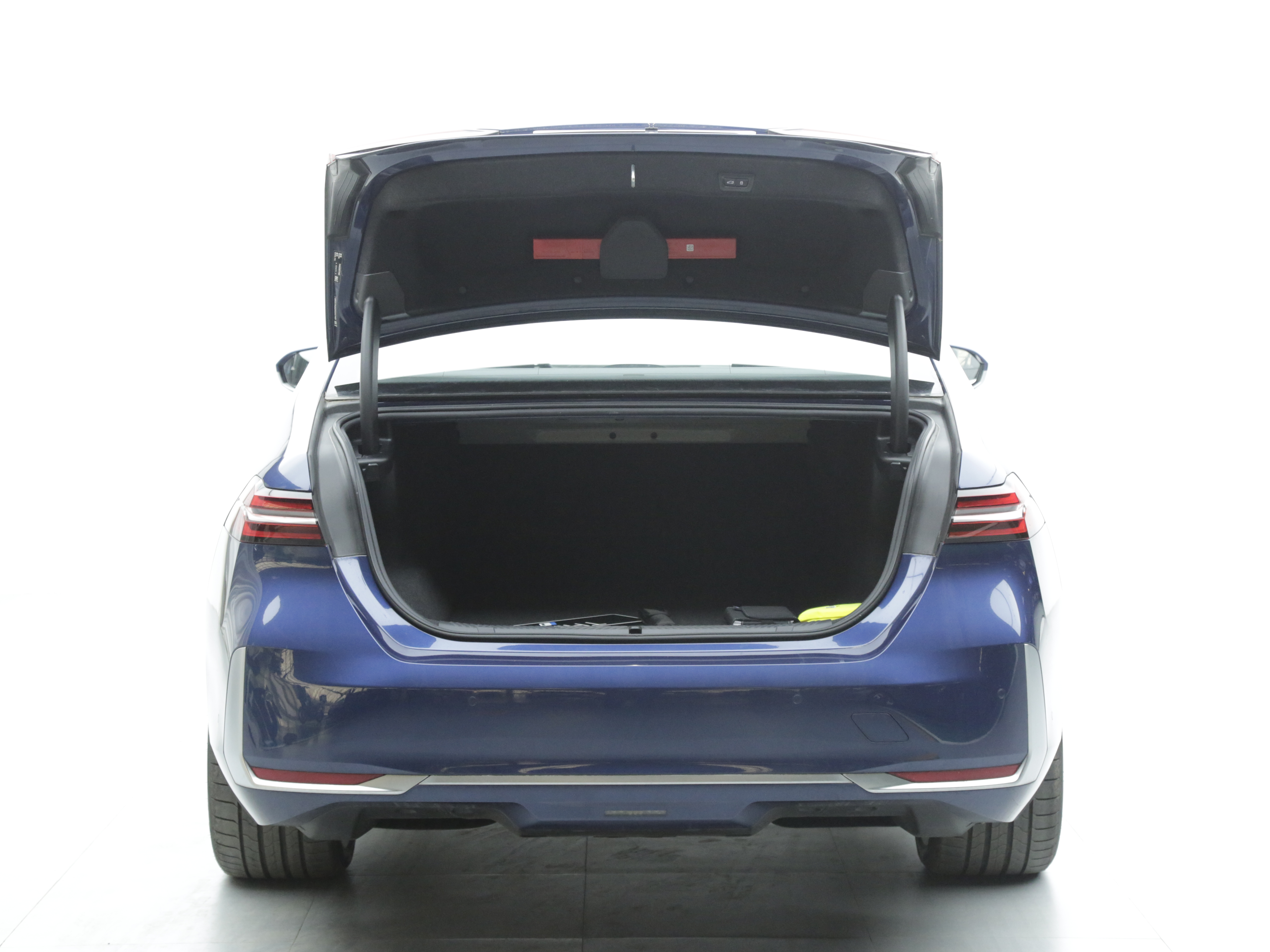 BMW i5 2025 car image #6