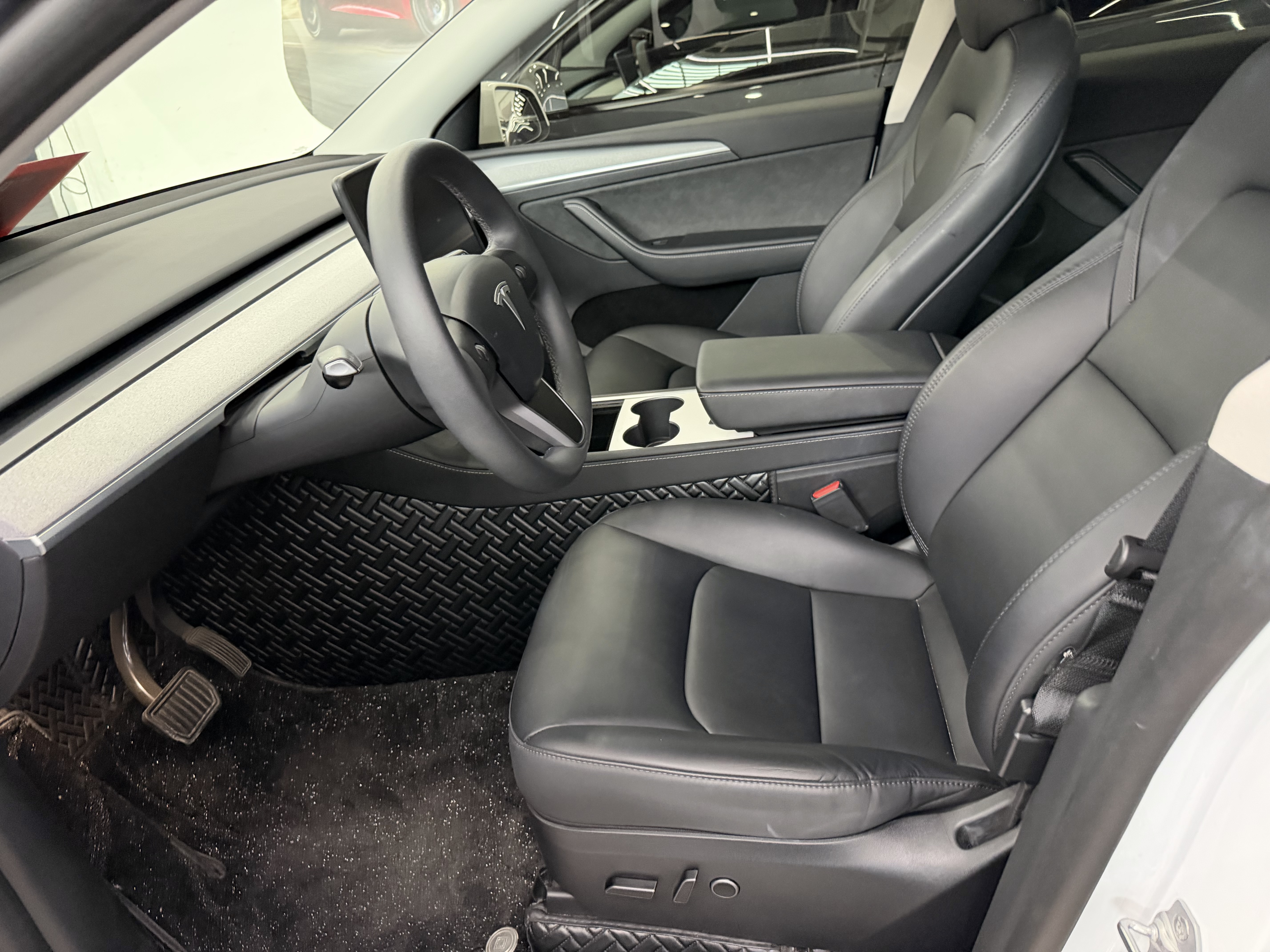 Tesla Model Y 2024 #6 Tesla Model Y 2024 car image #6