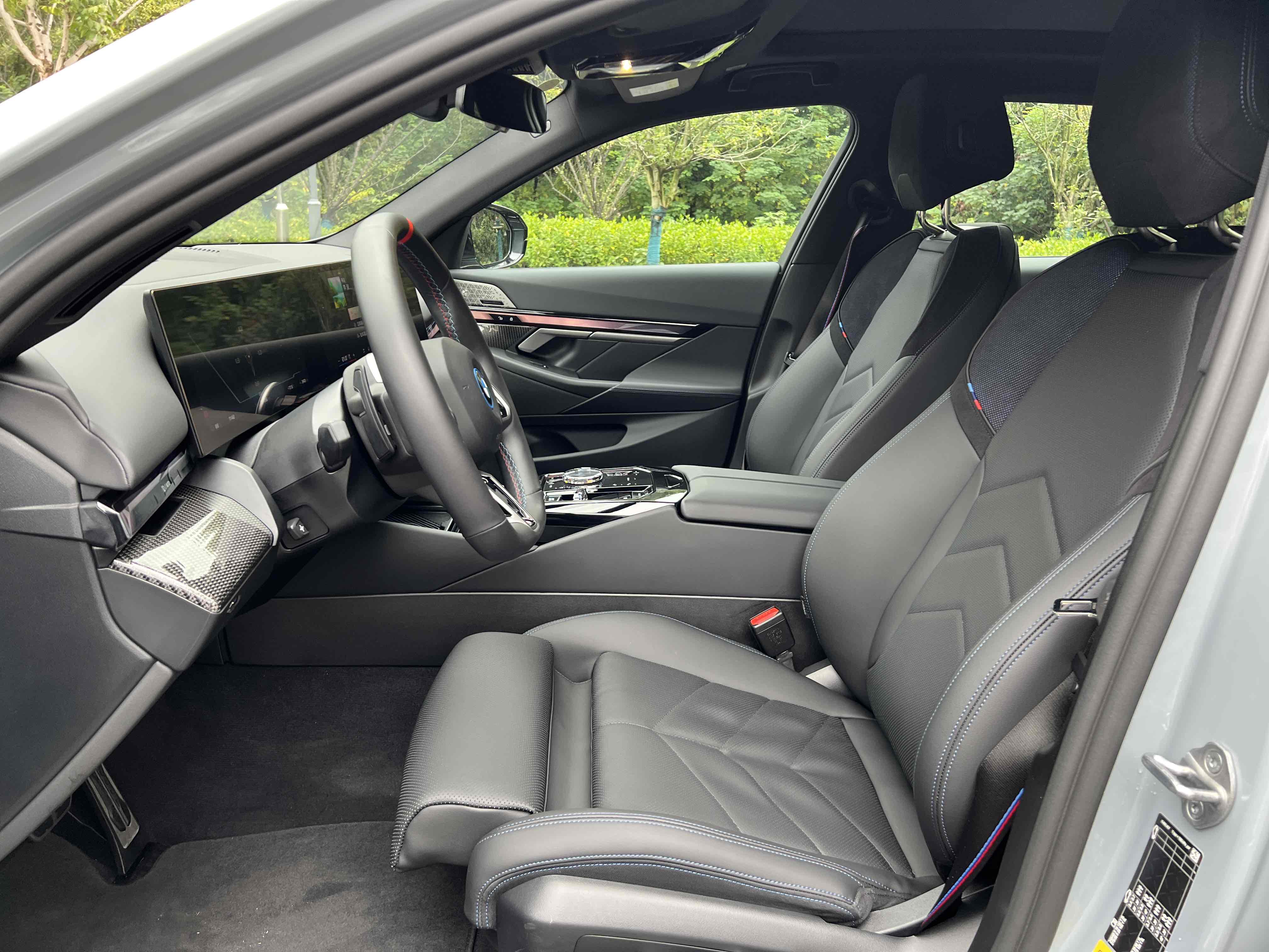 BMW i5 M60 2025 #6 BMW i5 M60 2025 car image #6