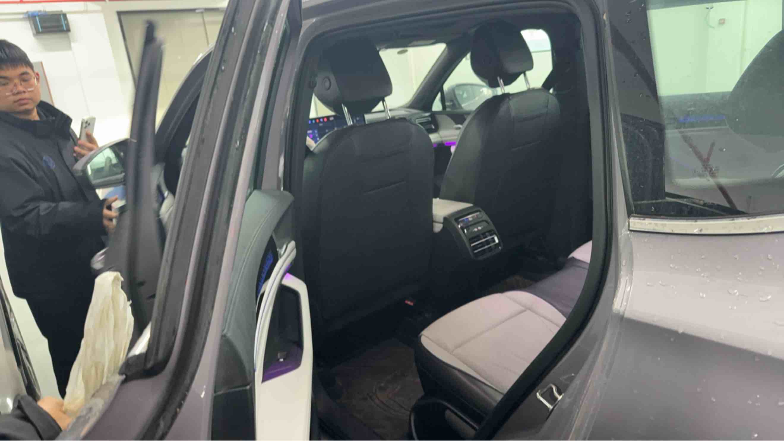 Volkswagen Tiguan L 2024 car image #6