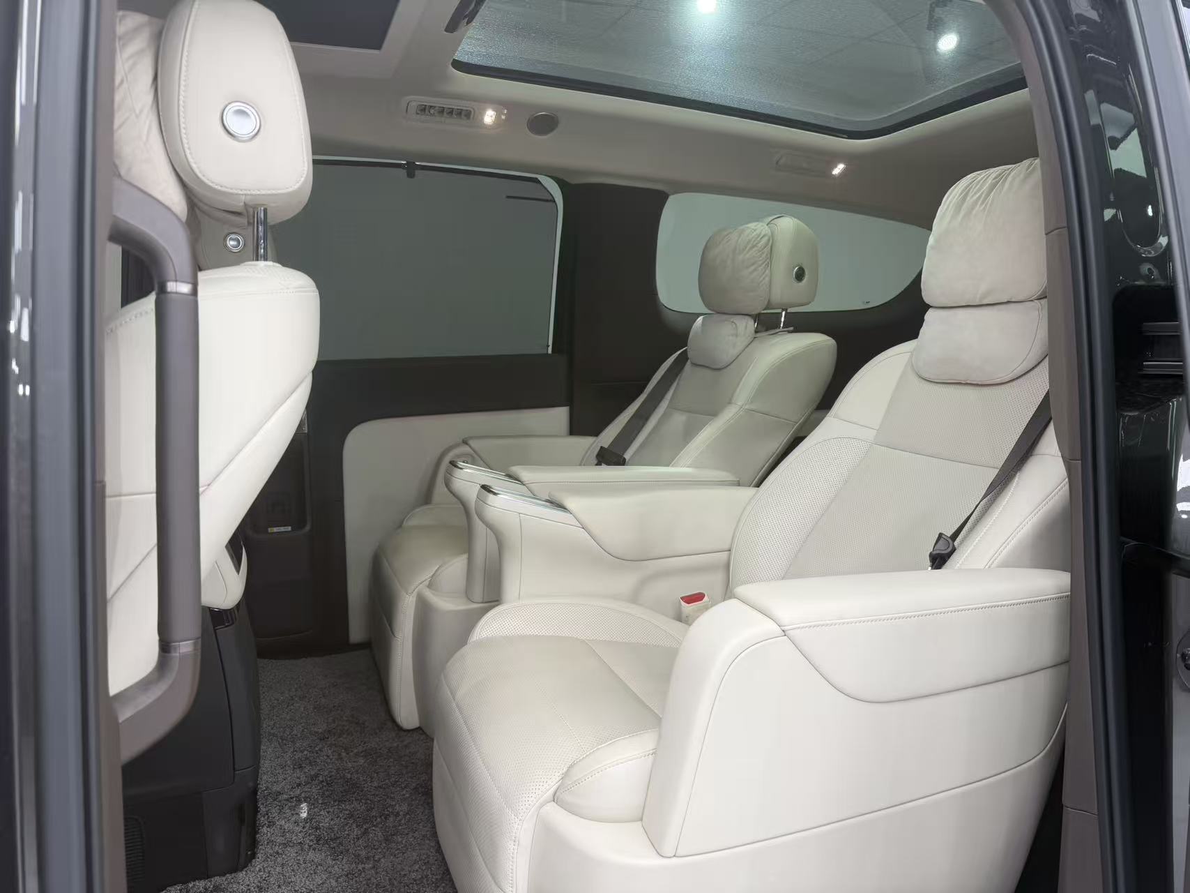 理想汽车 理想MEGA 2024 汽车图片 #6