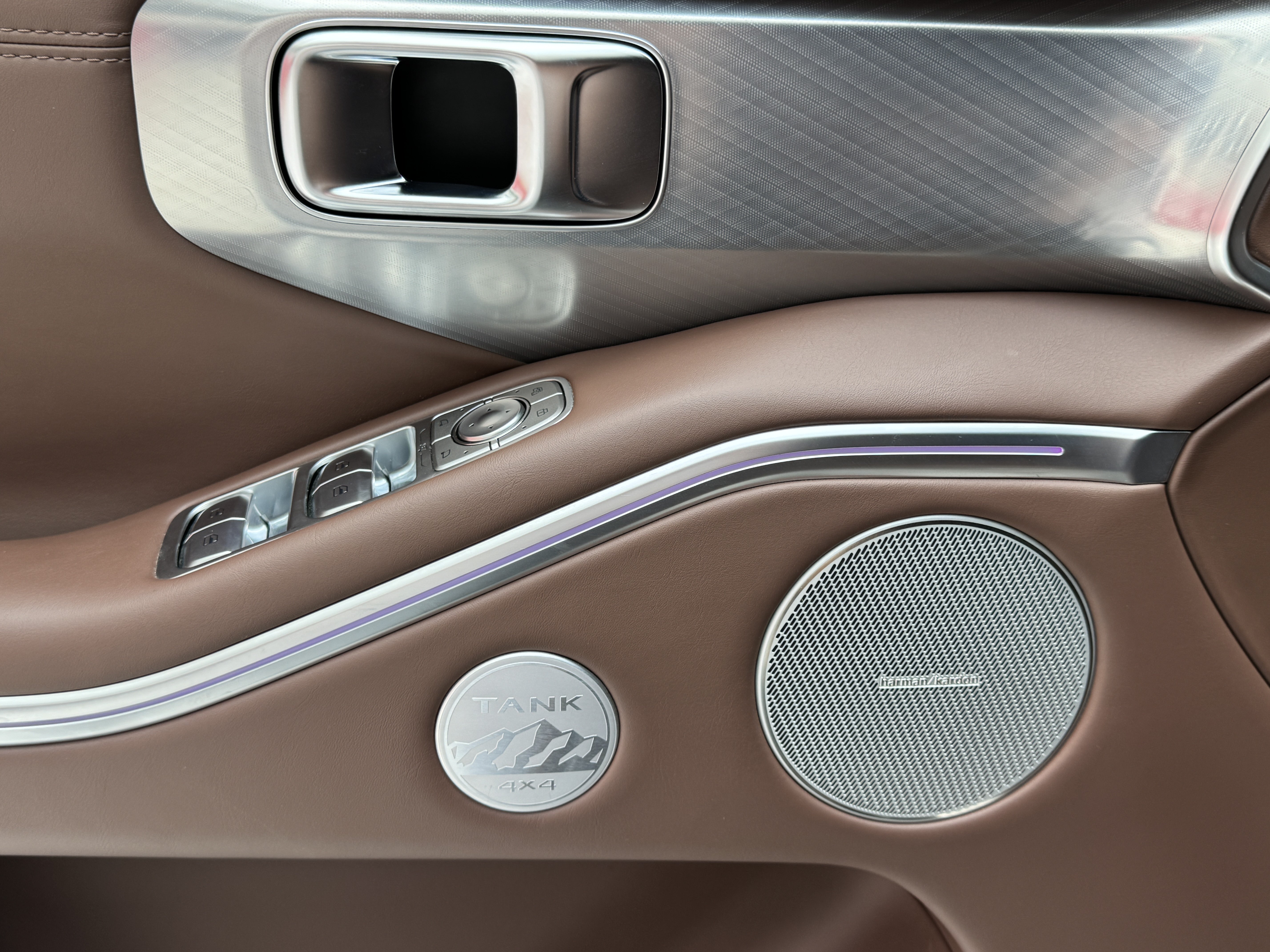 Tank 700 New Energy 2025 #6 Tank 700 New Energy 2025 car image #6