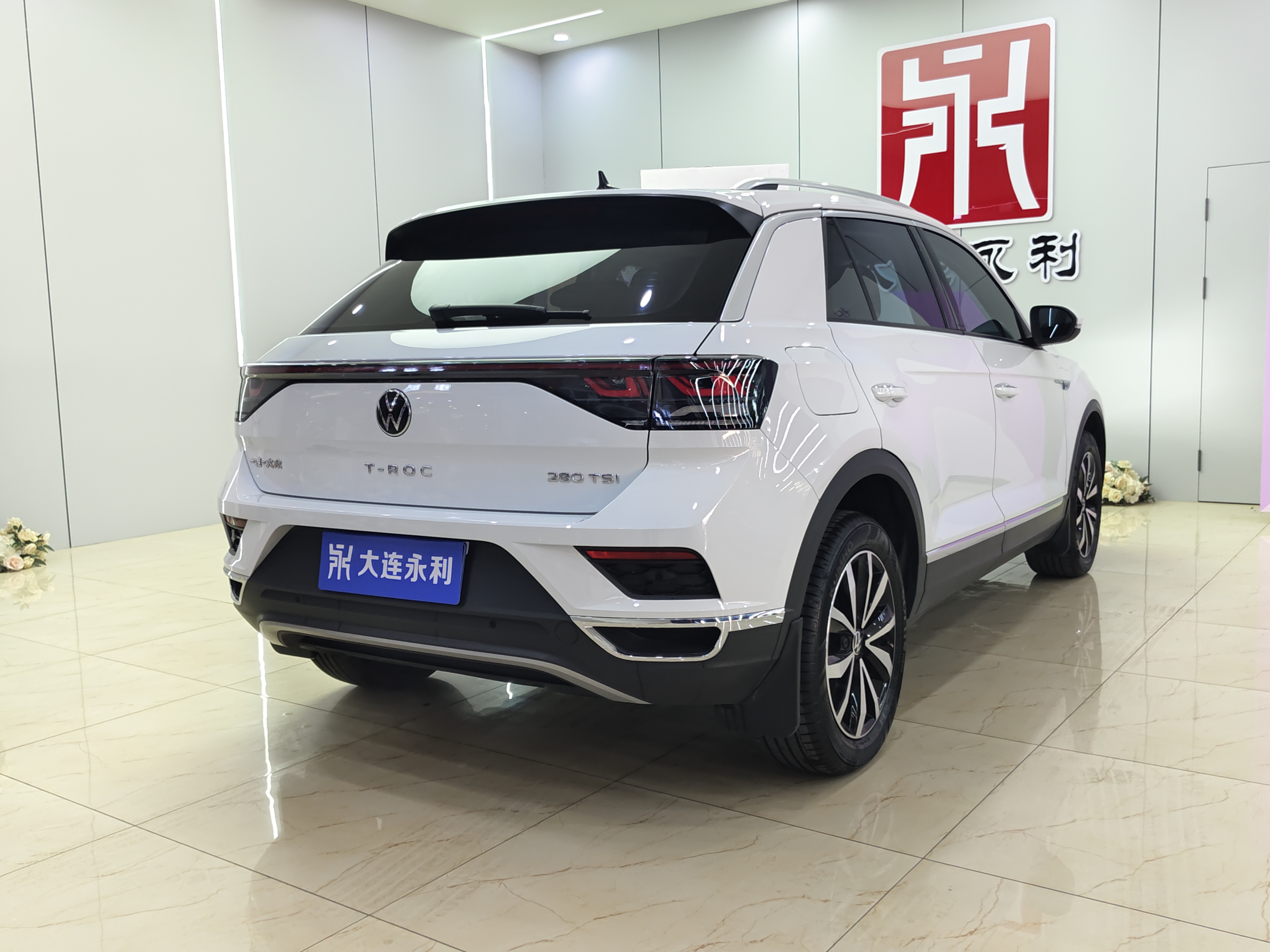 Volkswagen T-Roc 2024 car image #6