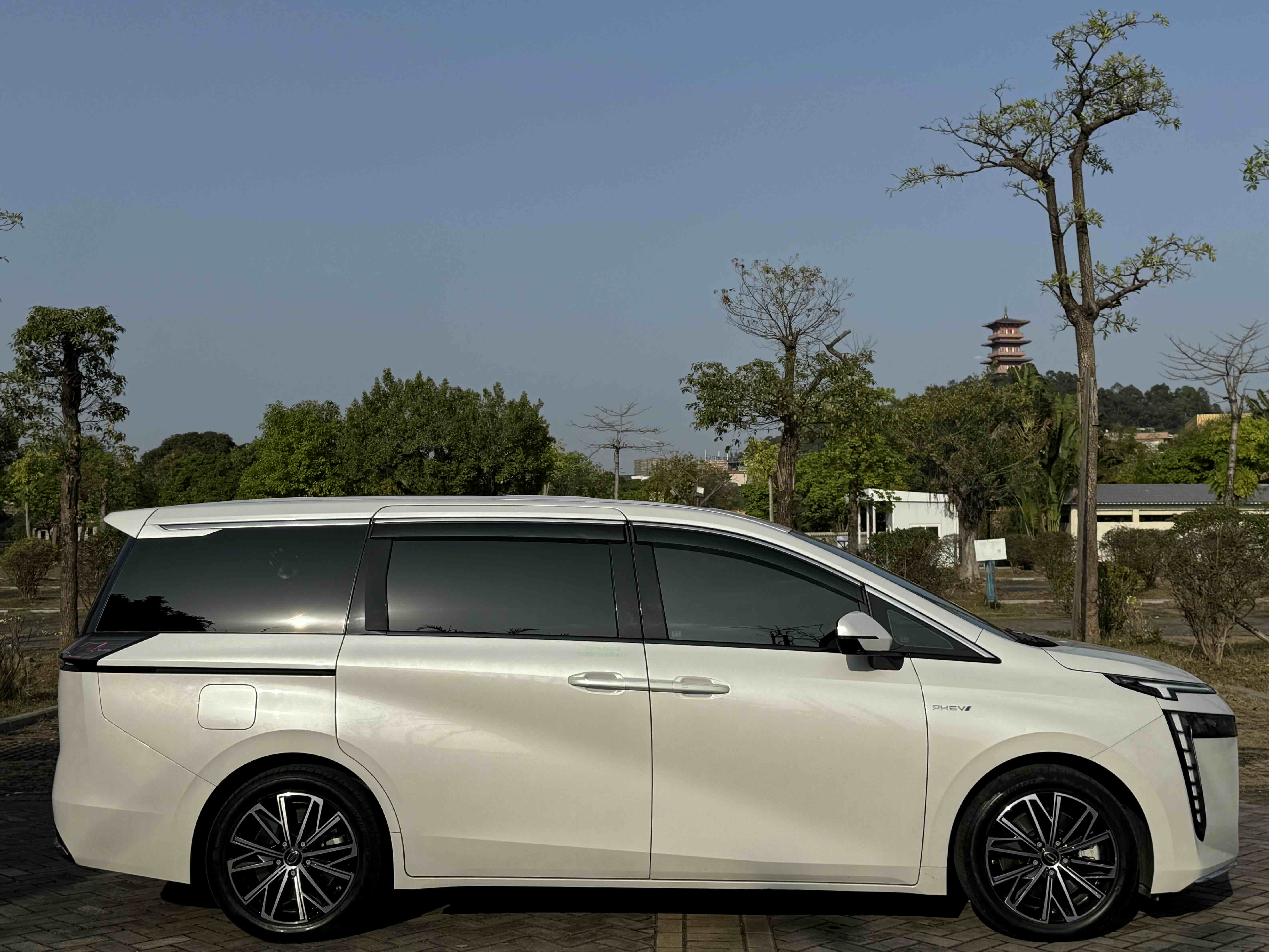 GAC Trumpchi E8 New Energy 2024 car image #6