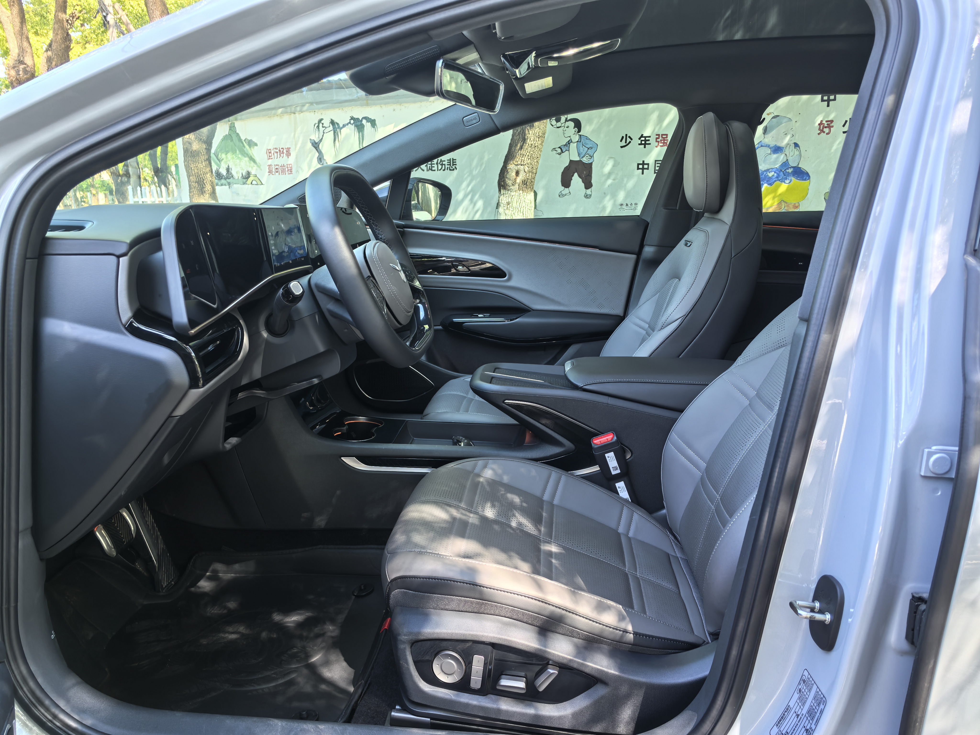 HongQi EH7 2024 #6 HongQi EH7 2024 car image #6