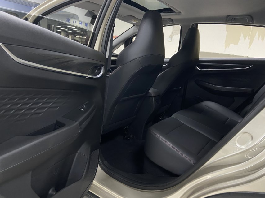 X3 PRO 2025 car image #6