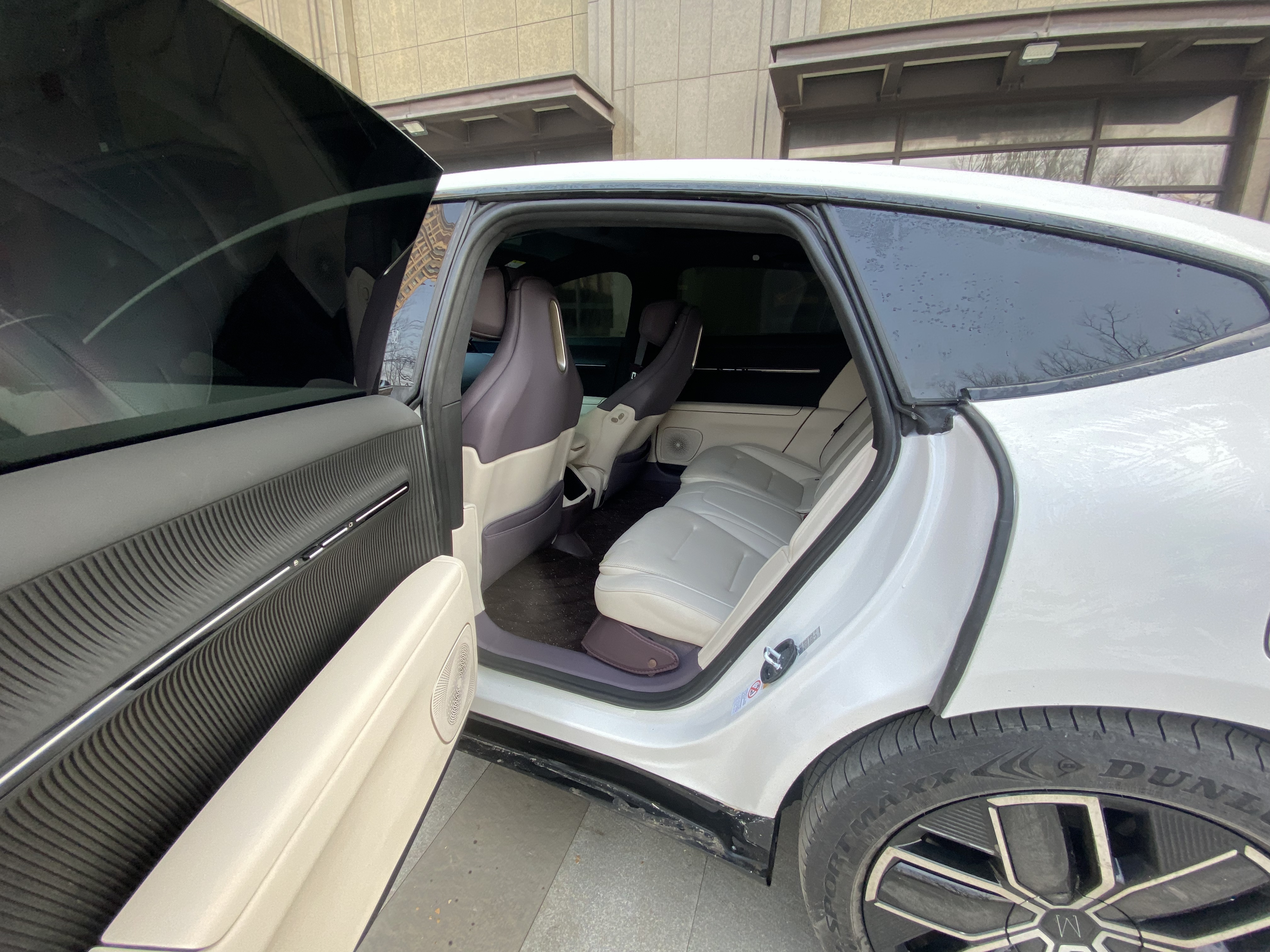 Avatr 12 2024 car image #6