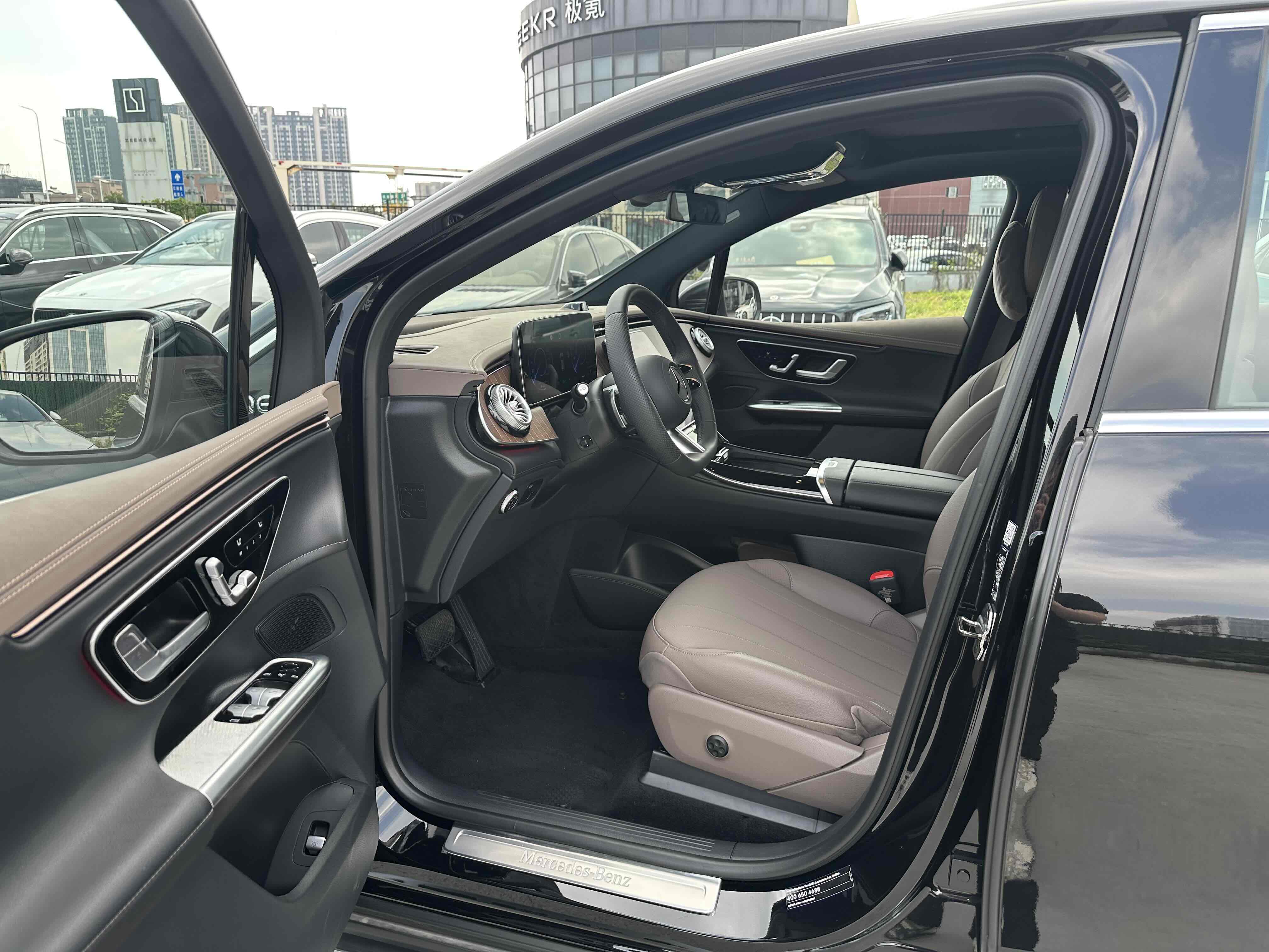 Mercedes-Benz EQE SUV 2025 #6 Mercedes-Benz EQE SUV 2025 car image #6