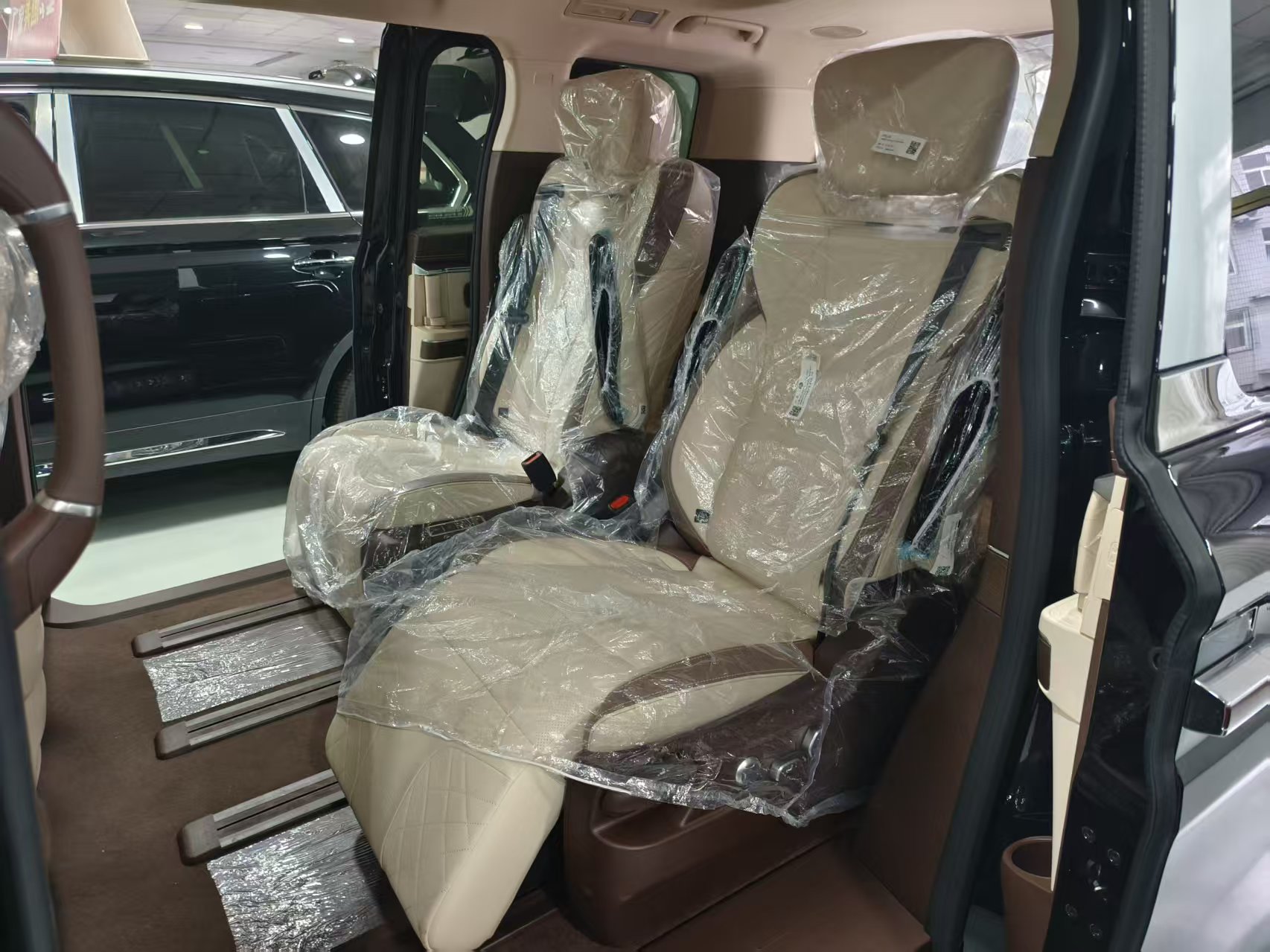 HongQi HQ9 PHEV 2025 car image #6