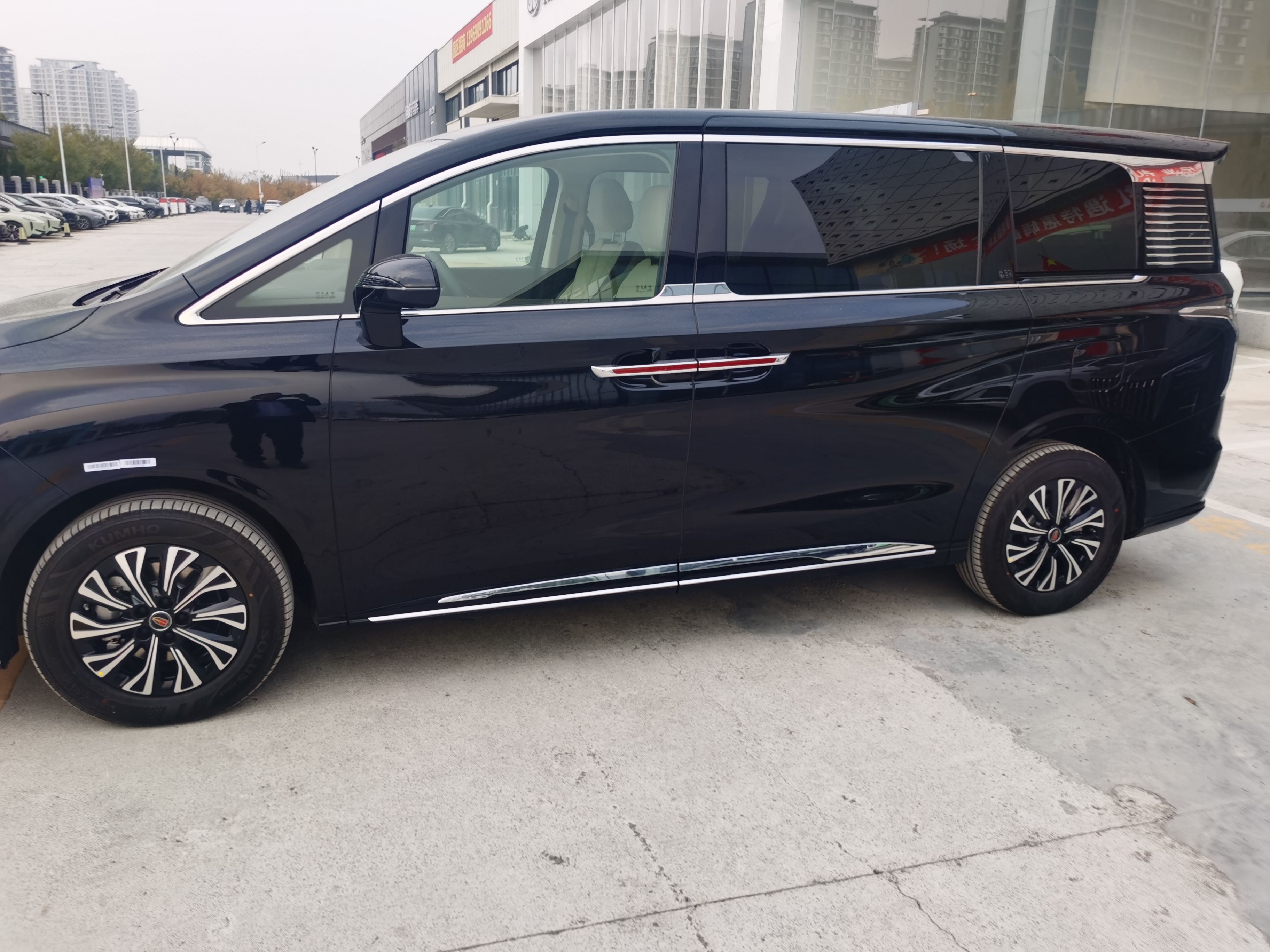 HongQi HQ9 PHEV 2025 #6 HongQi HQ9 PHEV 2025 car image #6
