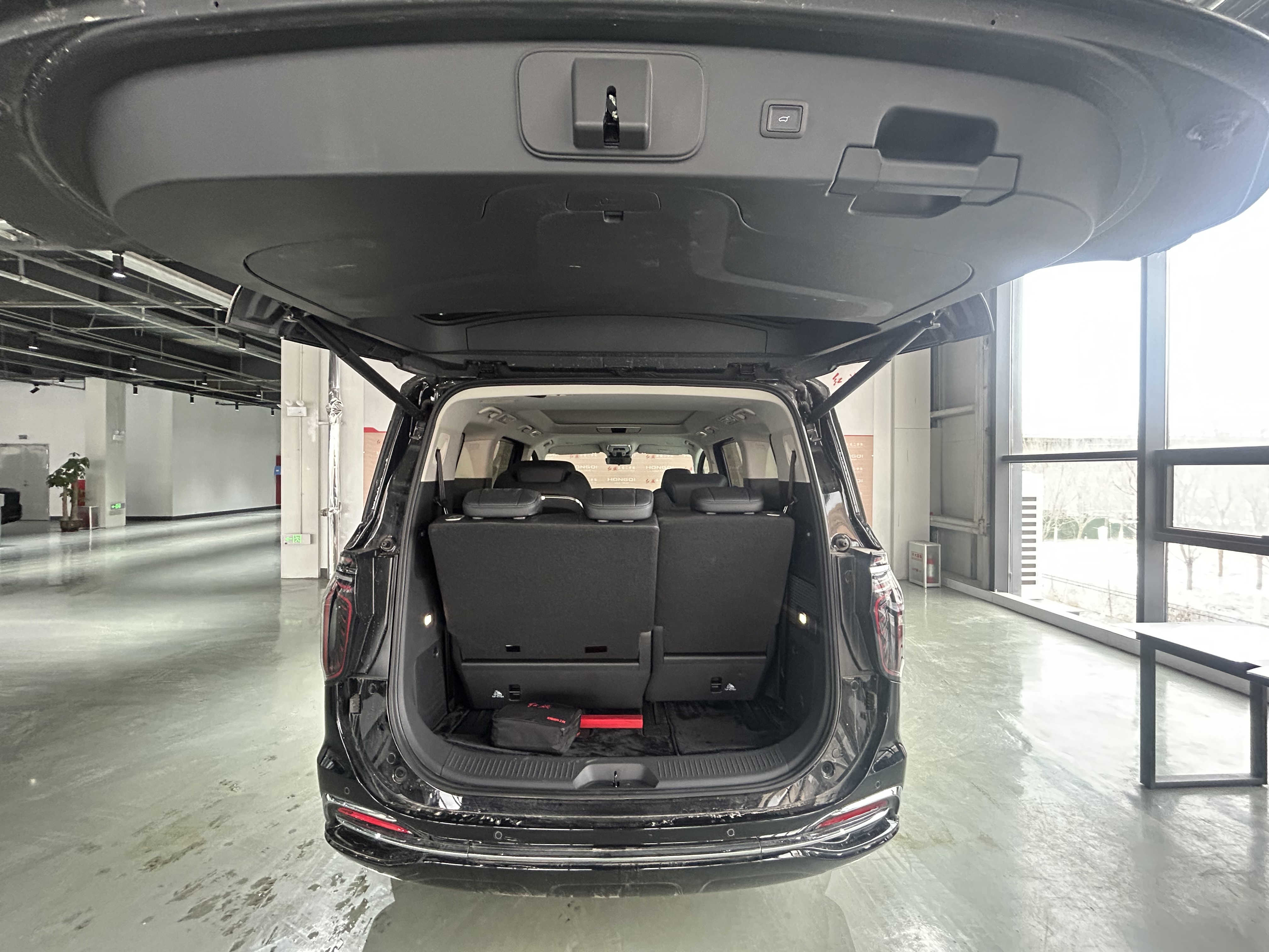 HongQi HQ9 PHEV 2024 #6 HongQi HQ9 PHEV 2024 car image #6