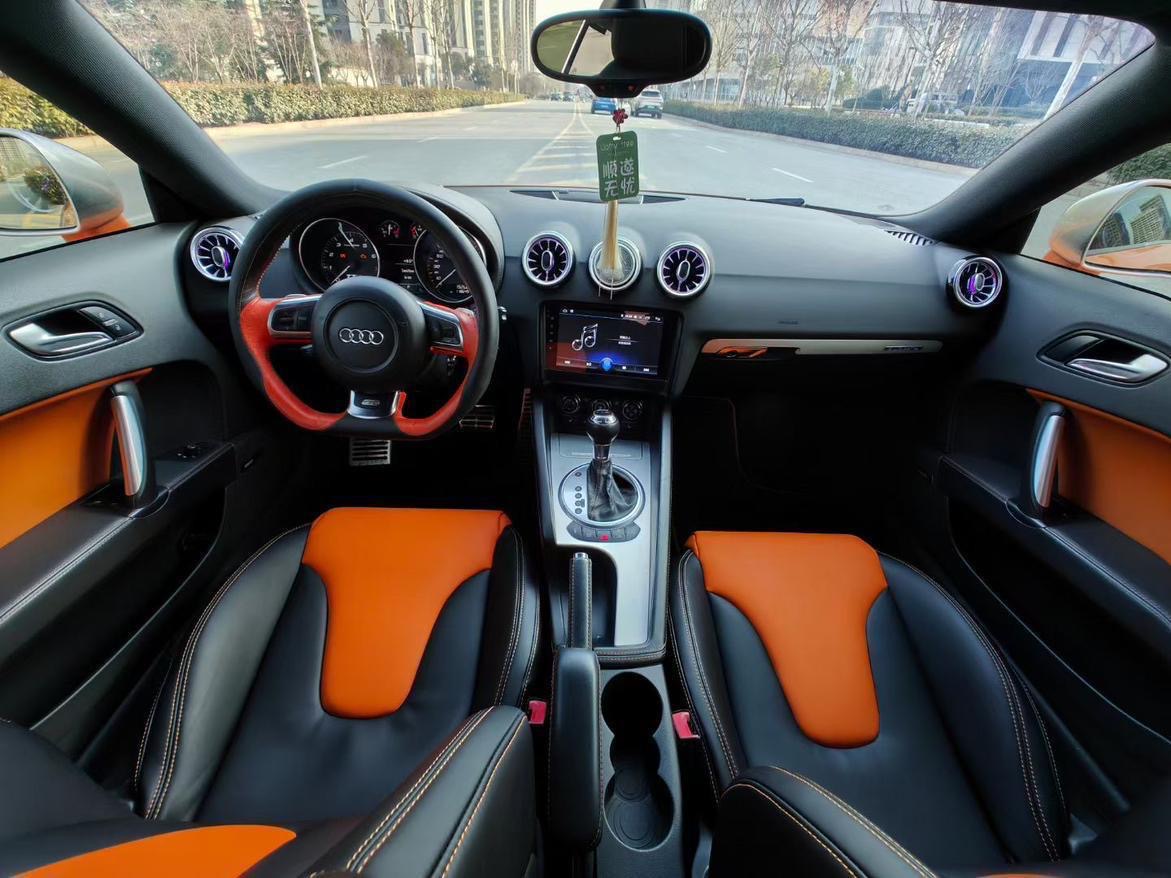 Audi TTS 2010 car image #6