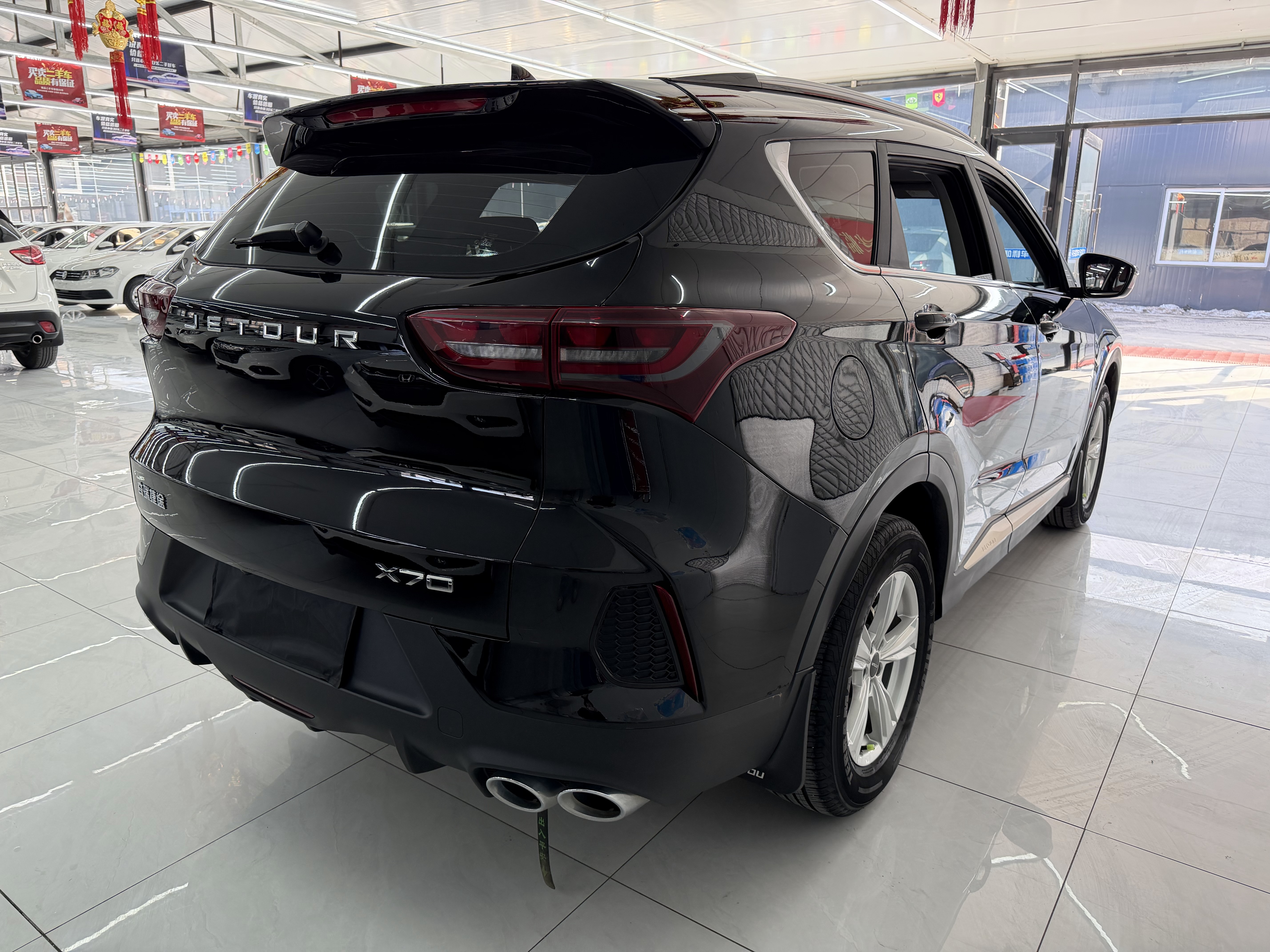 X70 2024 car image #6