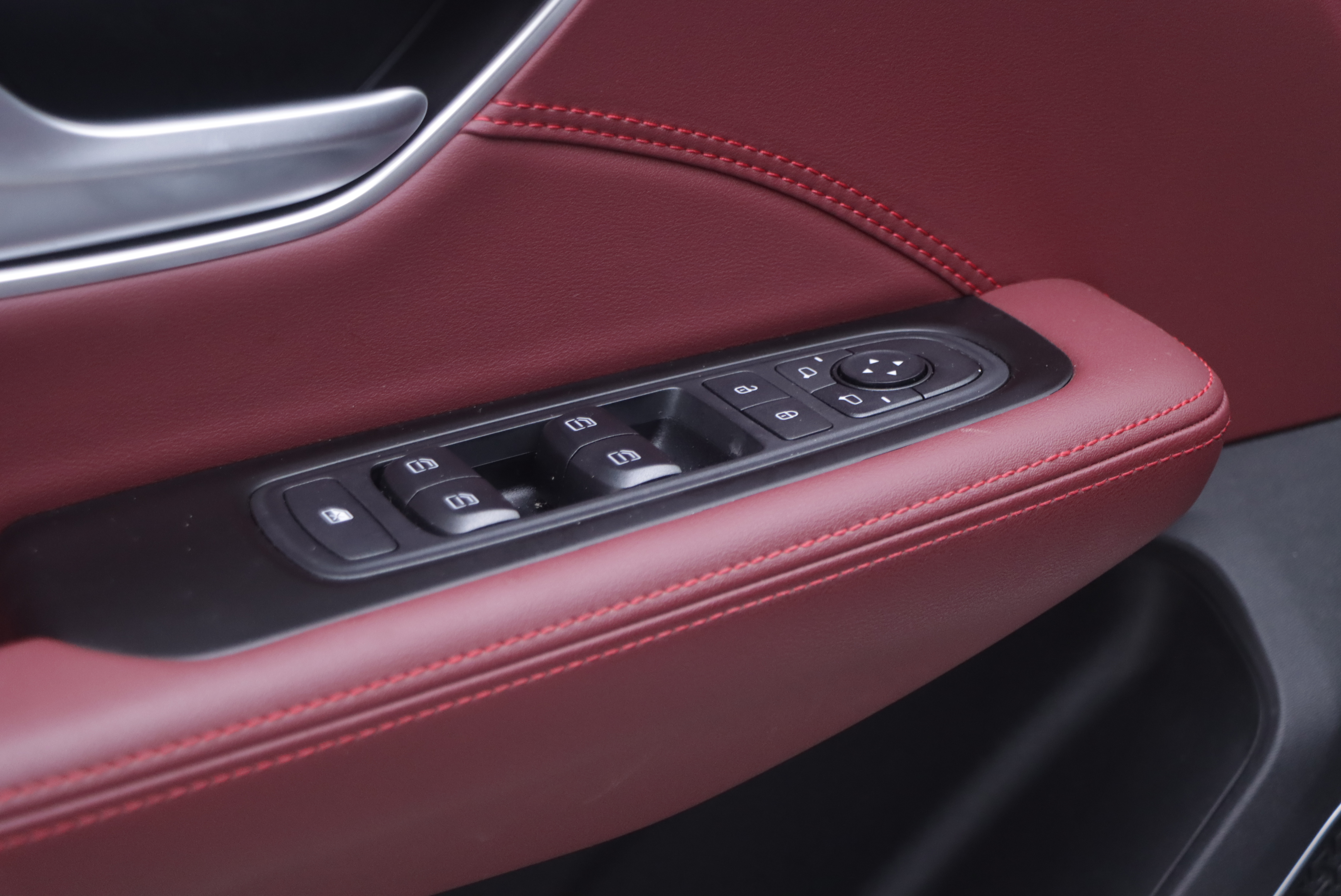 X70 PLUS 2025 #6 X70 PLUS 2025 car image #6