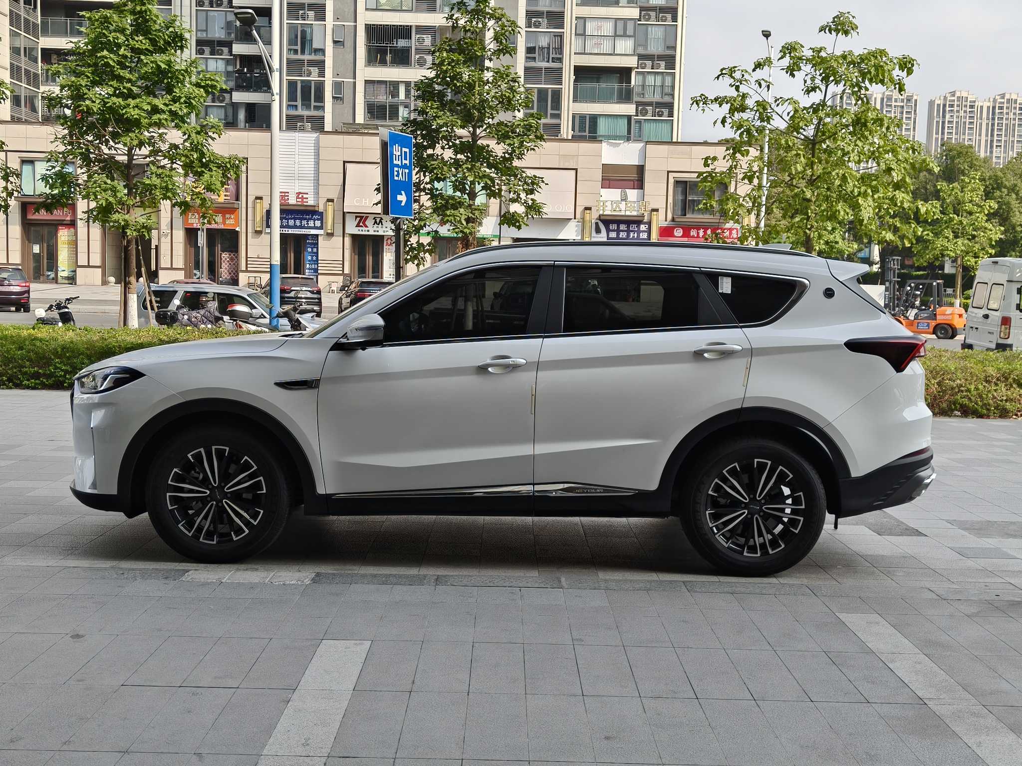 Jetour X70 PLUS 2024 صورة سيارة #6