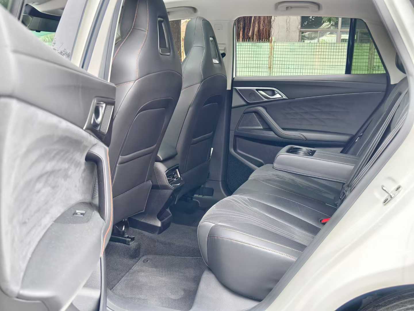 Roewe D5X DMH 2024 imagem de carro #6