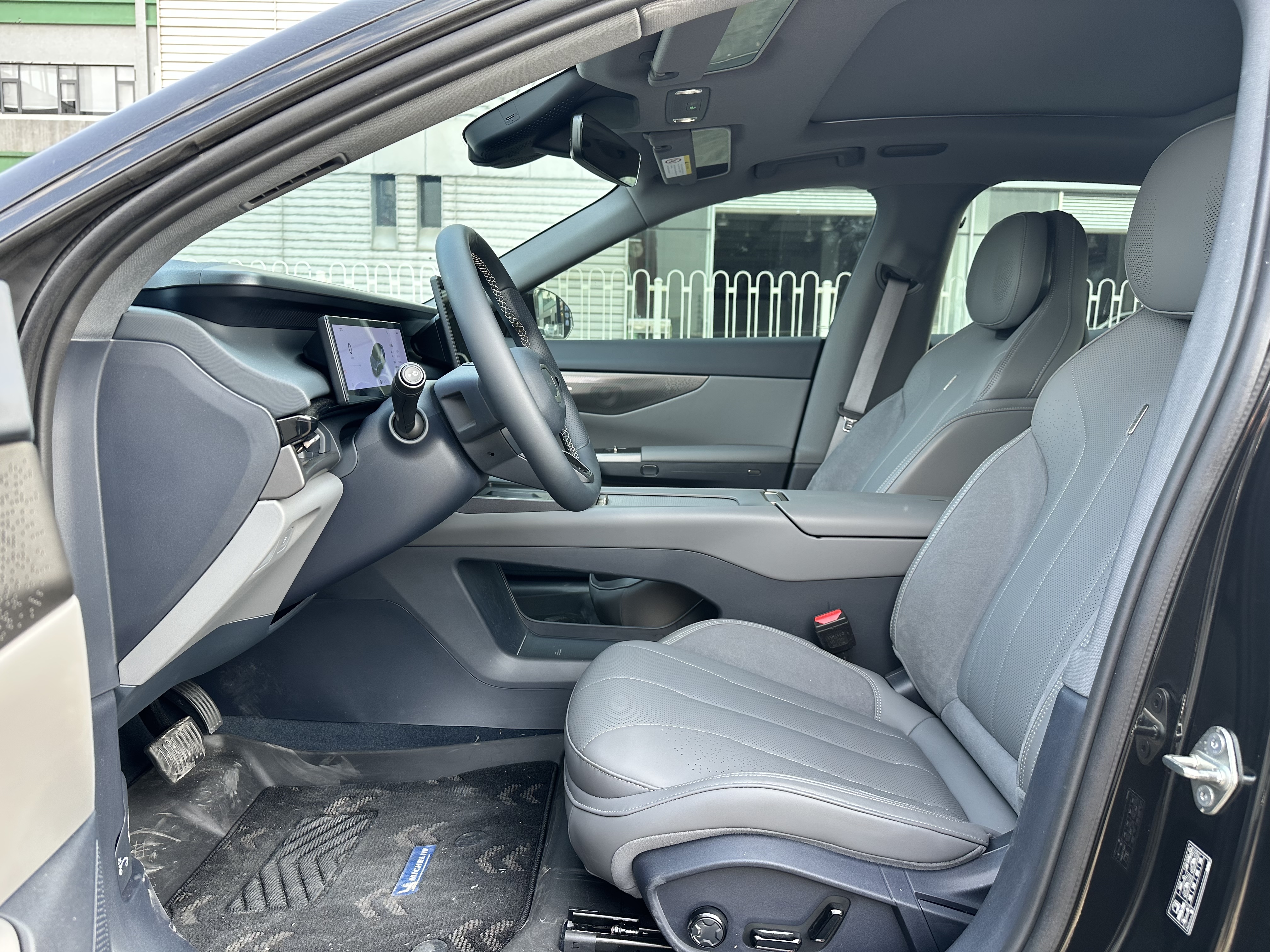 Lynk & Co 07 EM-P 2025 car image #6