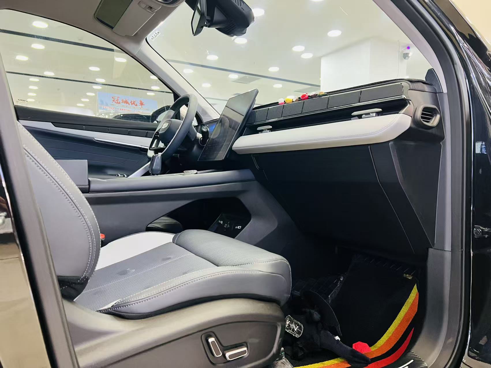 GEELY Boyue L 2024 car image #6
