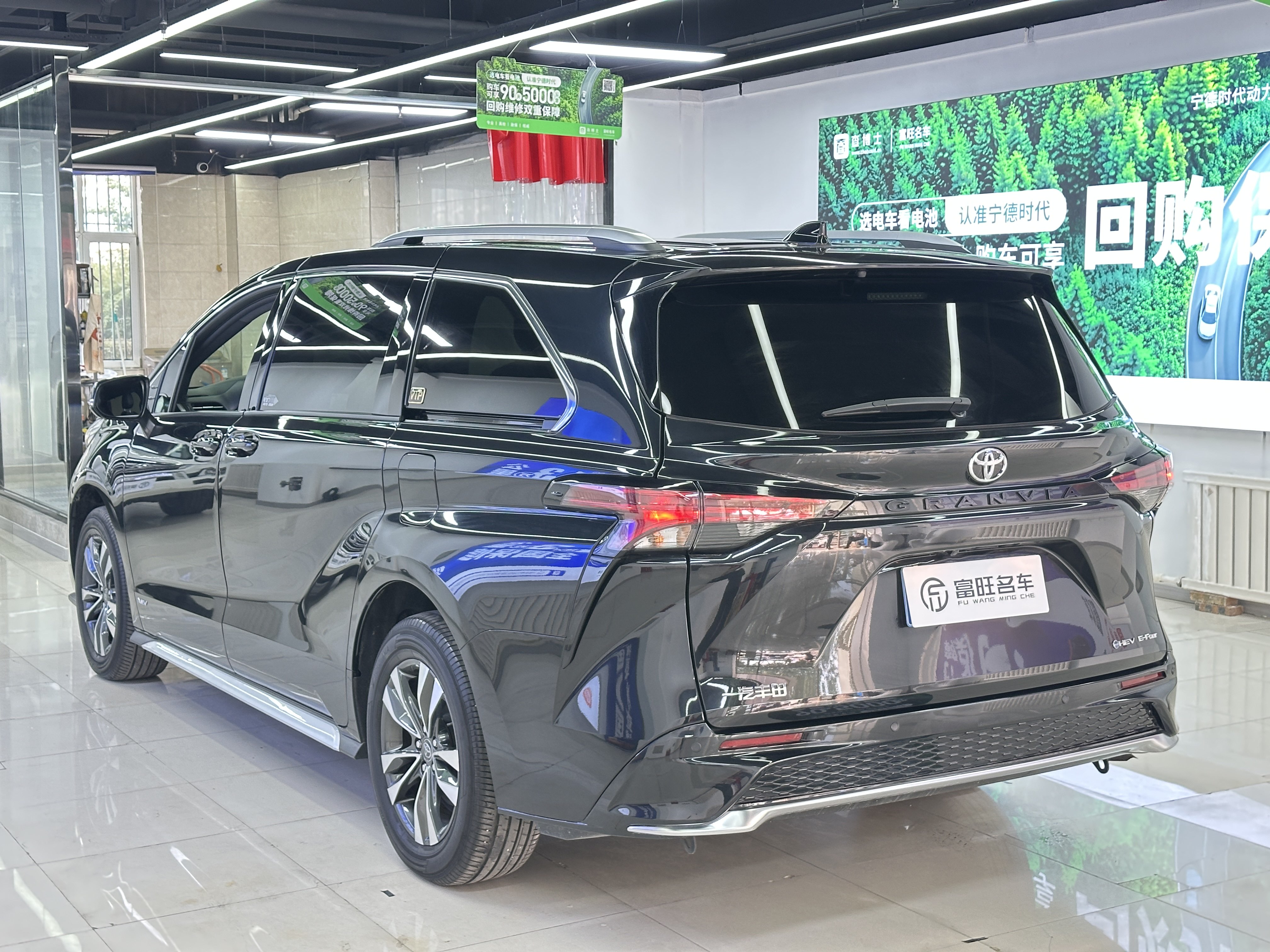 Toyota Granvia 2024 car image #6