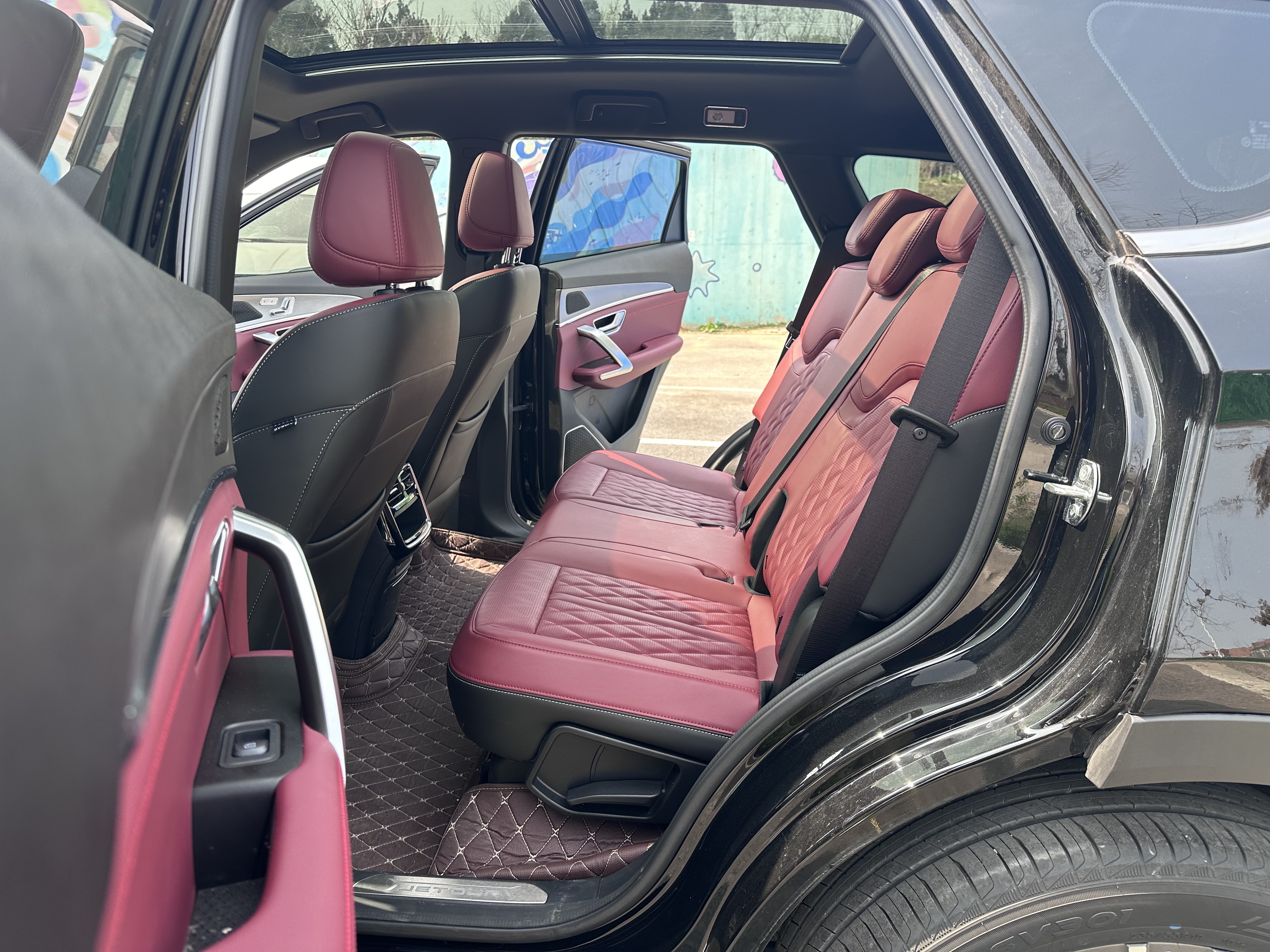 X70 PLUS 2025 car image #6