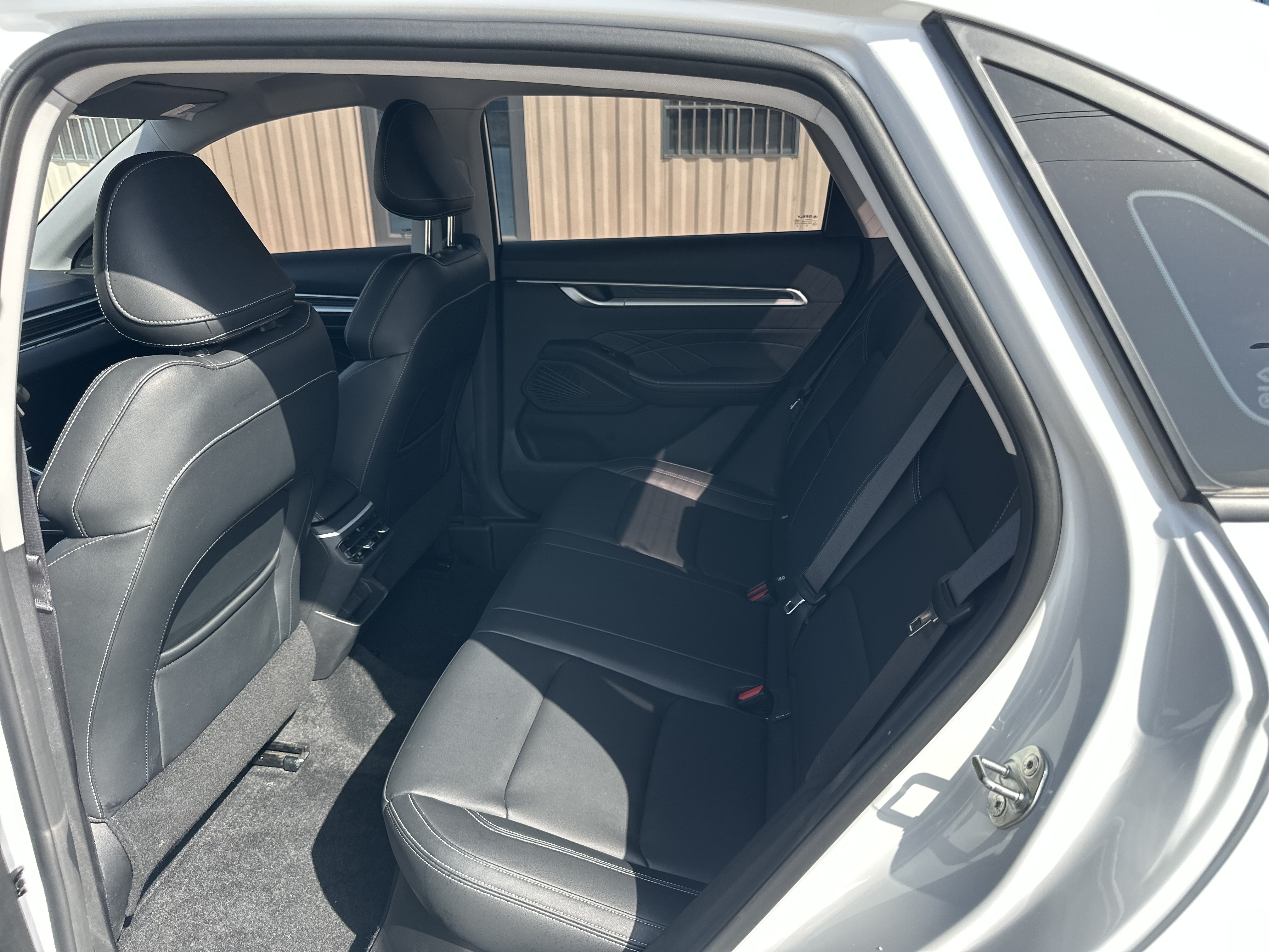 Emgrand 2025 car image #6