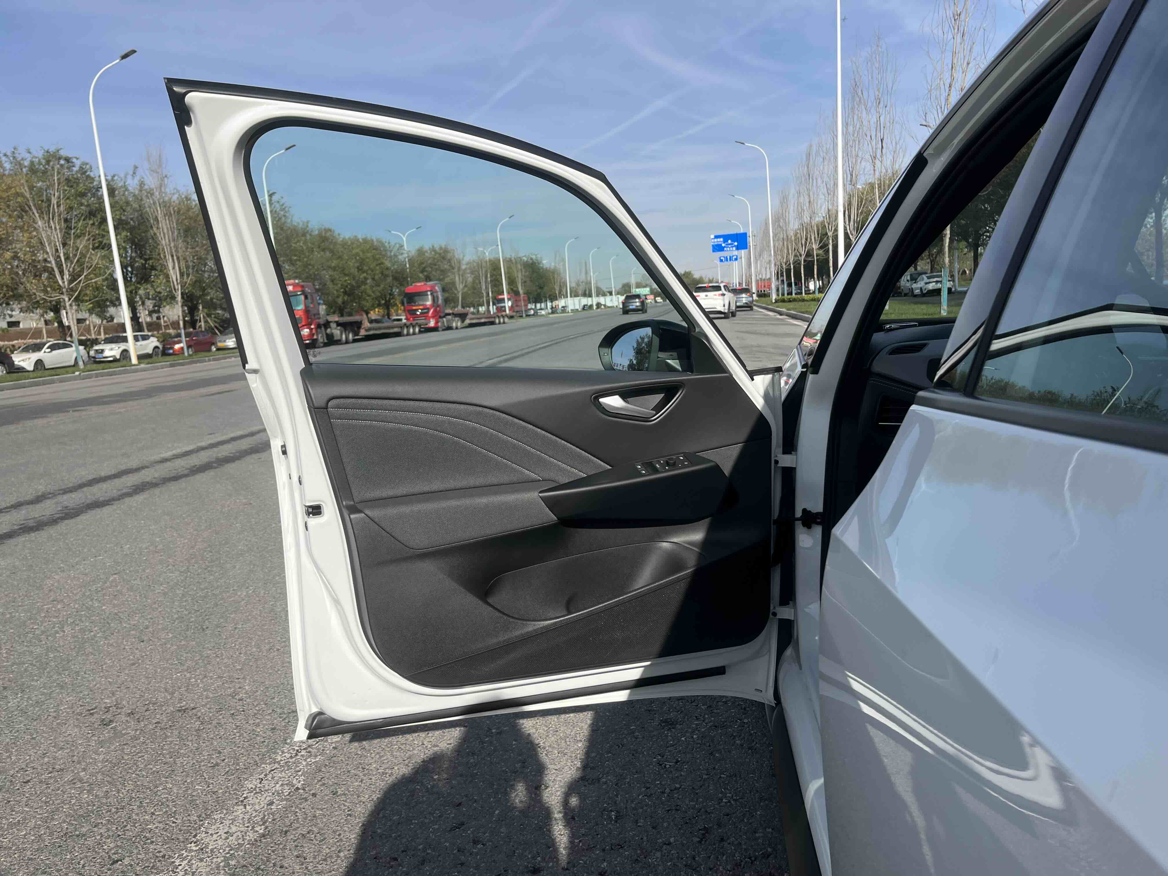 Volkswagen ID.3 2025 immagine di auto #6