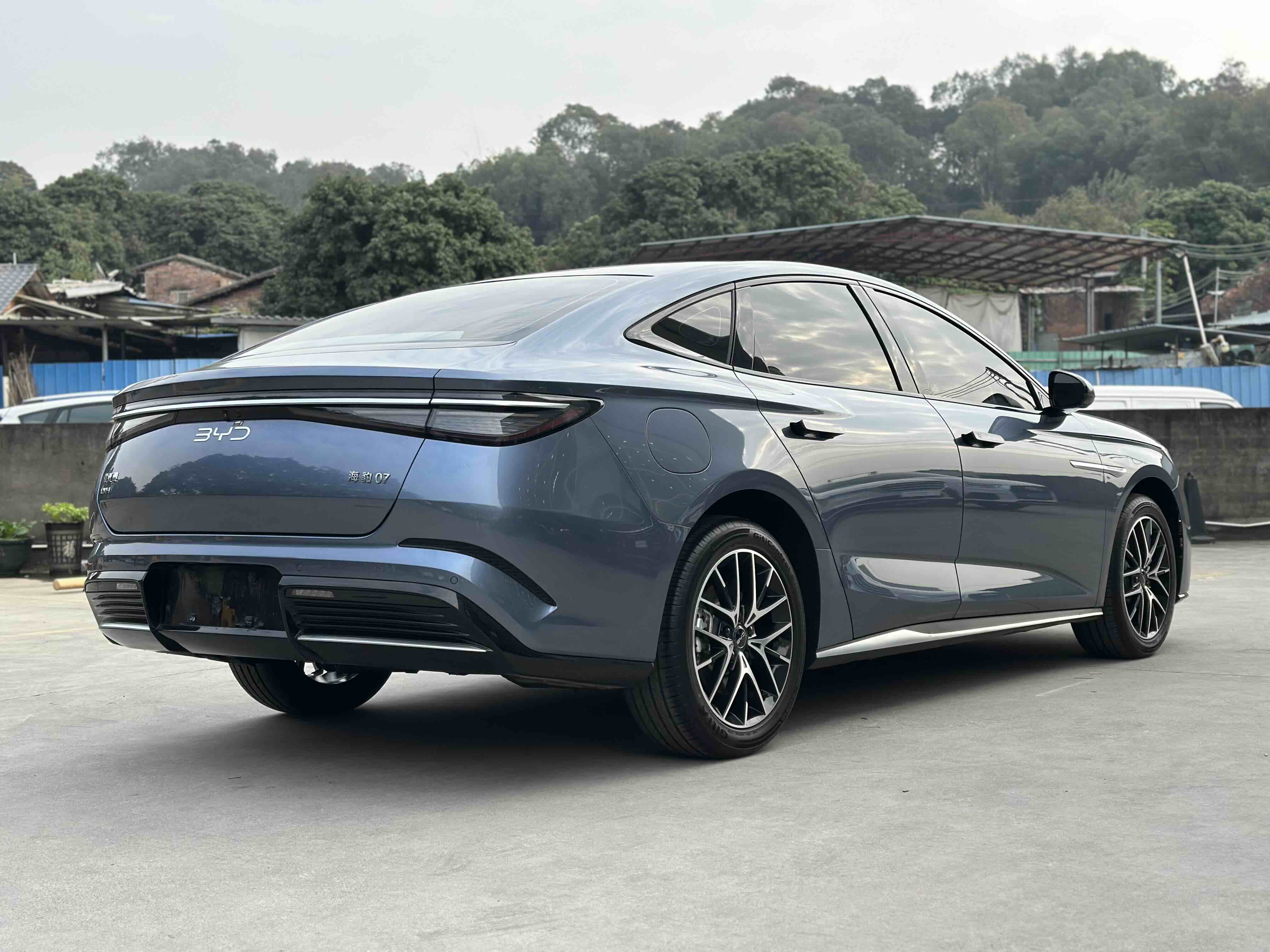 BYD Seal 07 DM-i 2025 immagine di auto #6