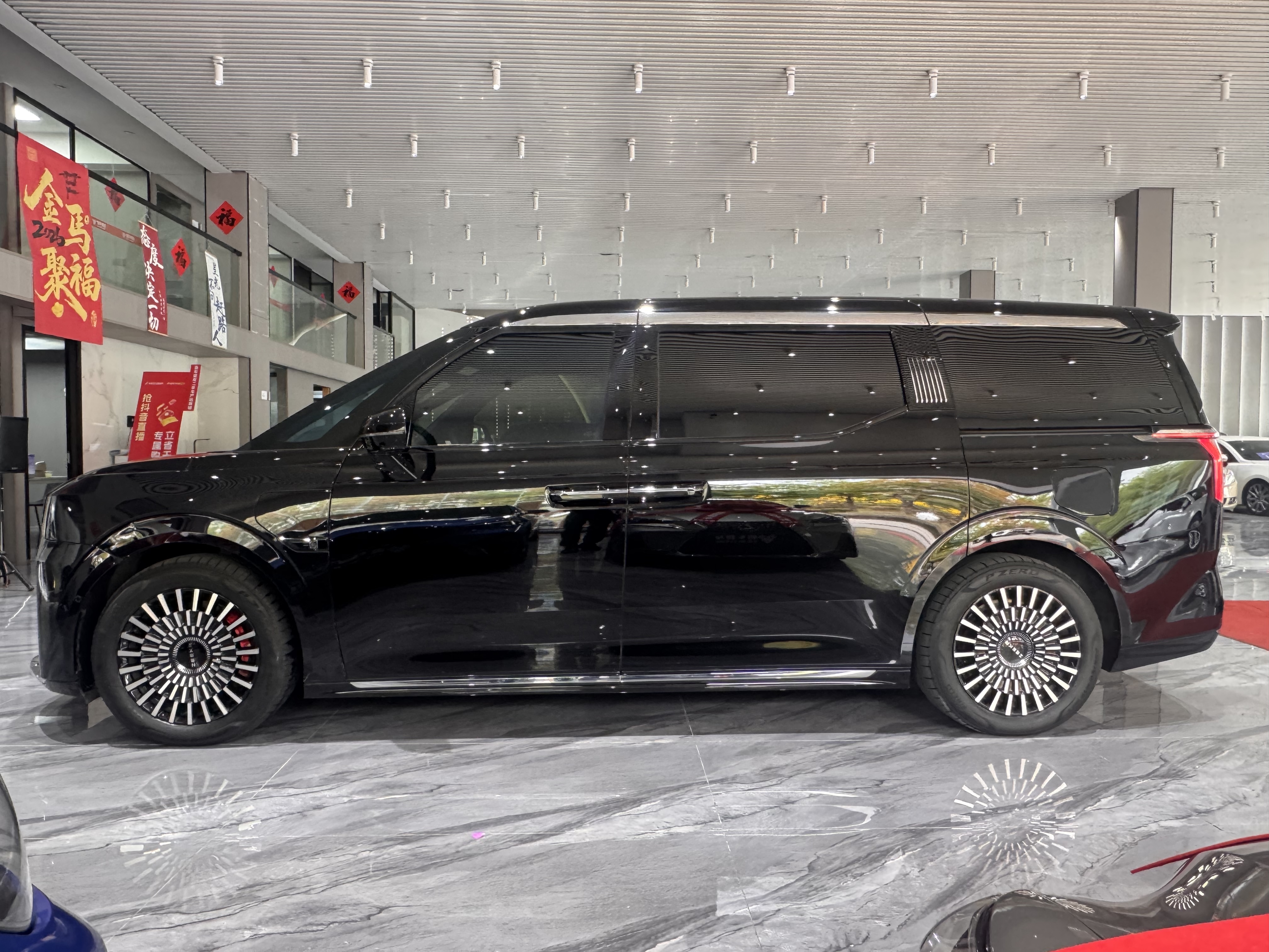 极氪 极氪009 2024 汽车图片 #6