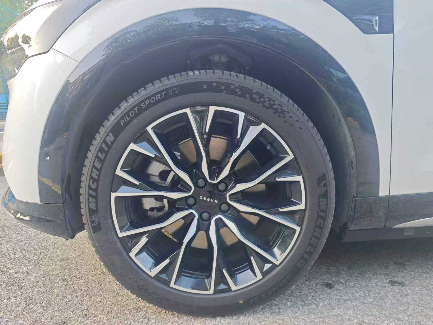 极氪 极氪007 2025 汽车图片 #6