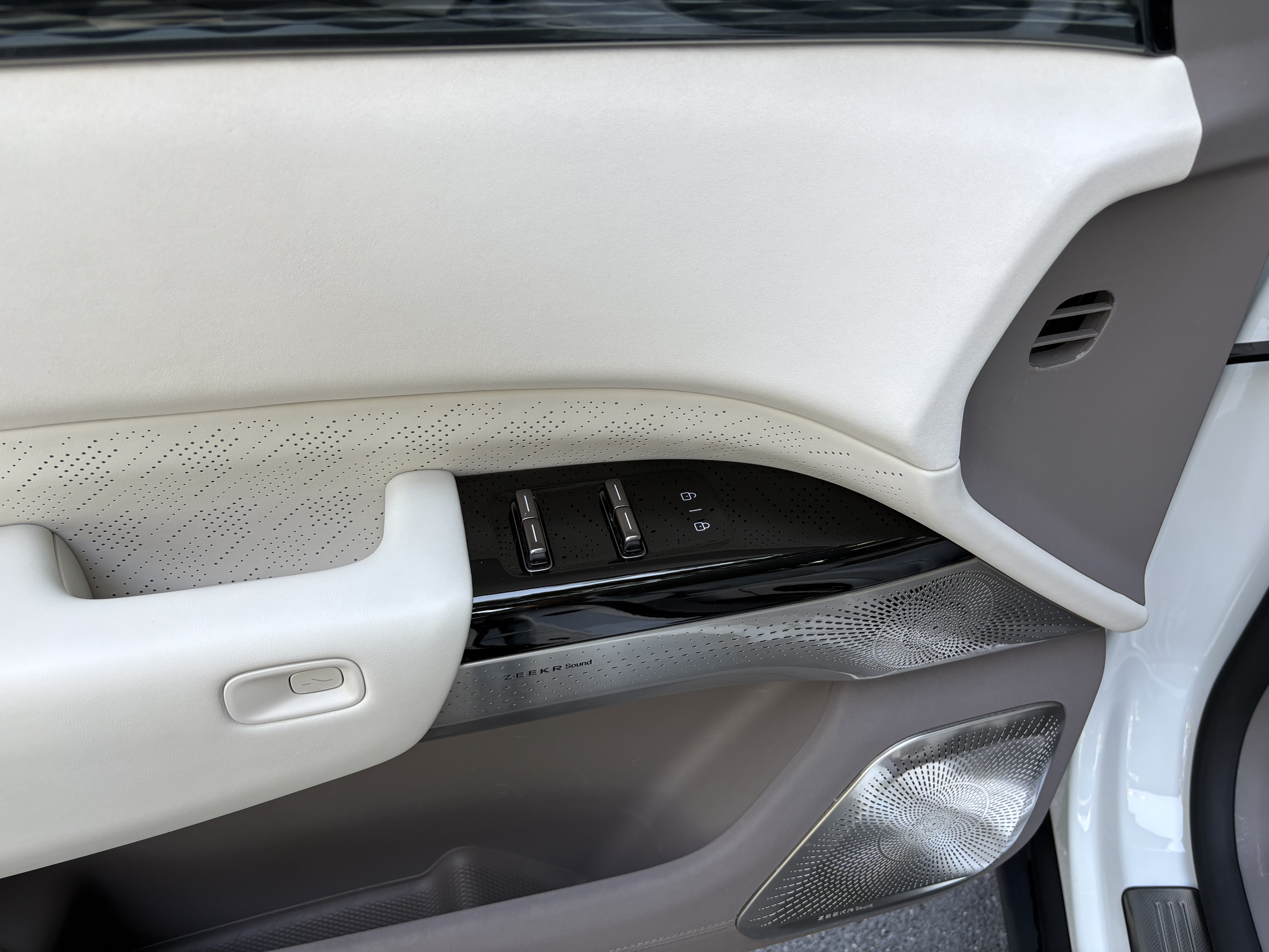 极氪 极氪007 2024 汽车图片 #6