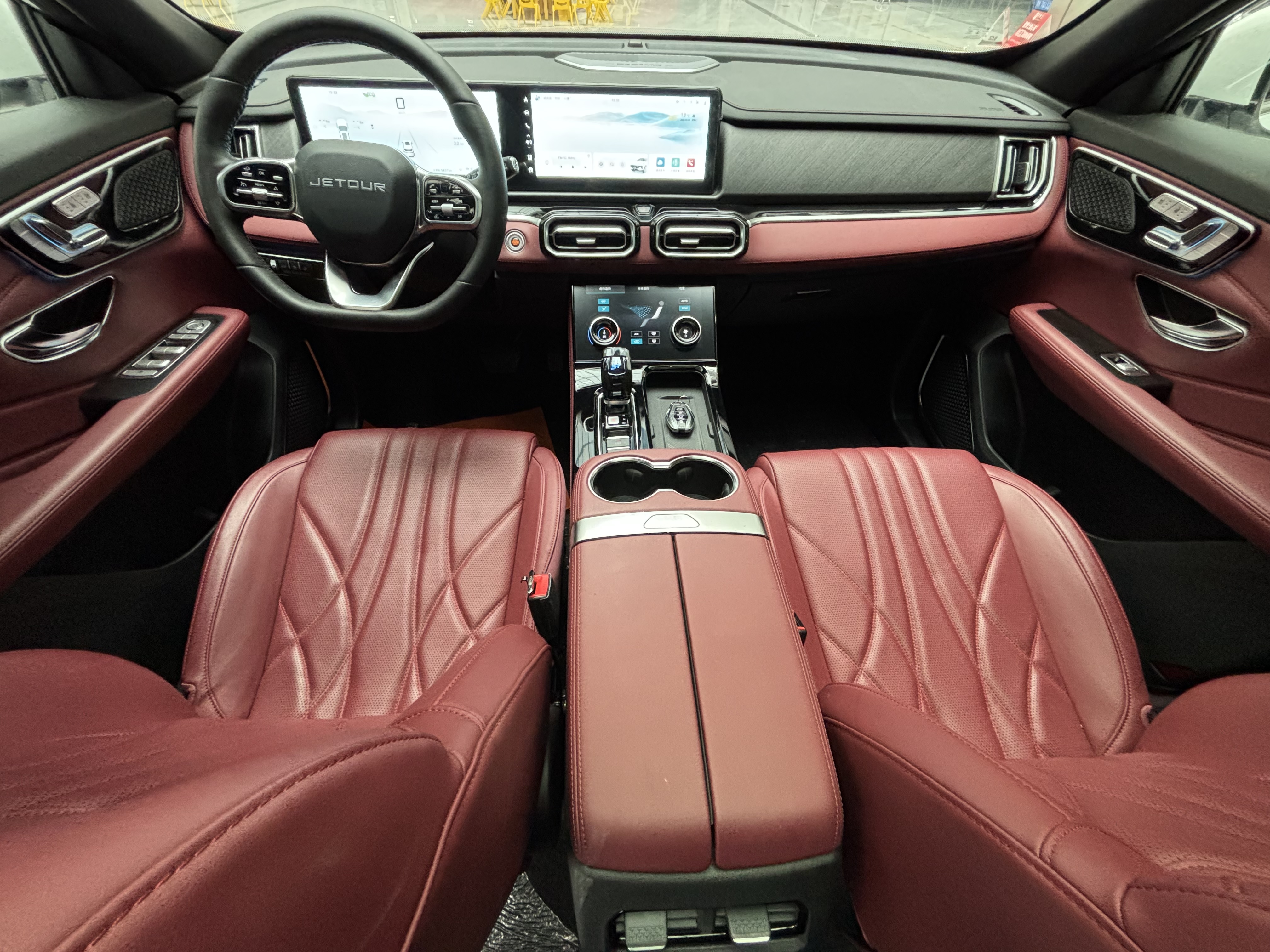 X70 PLUS 2025 car image #6