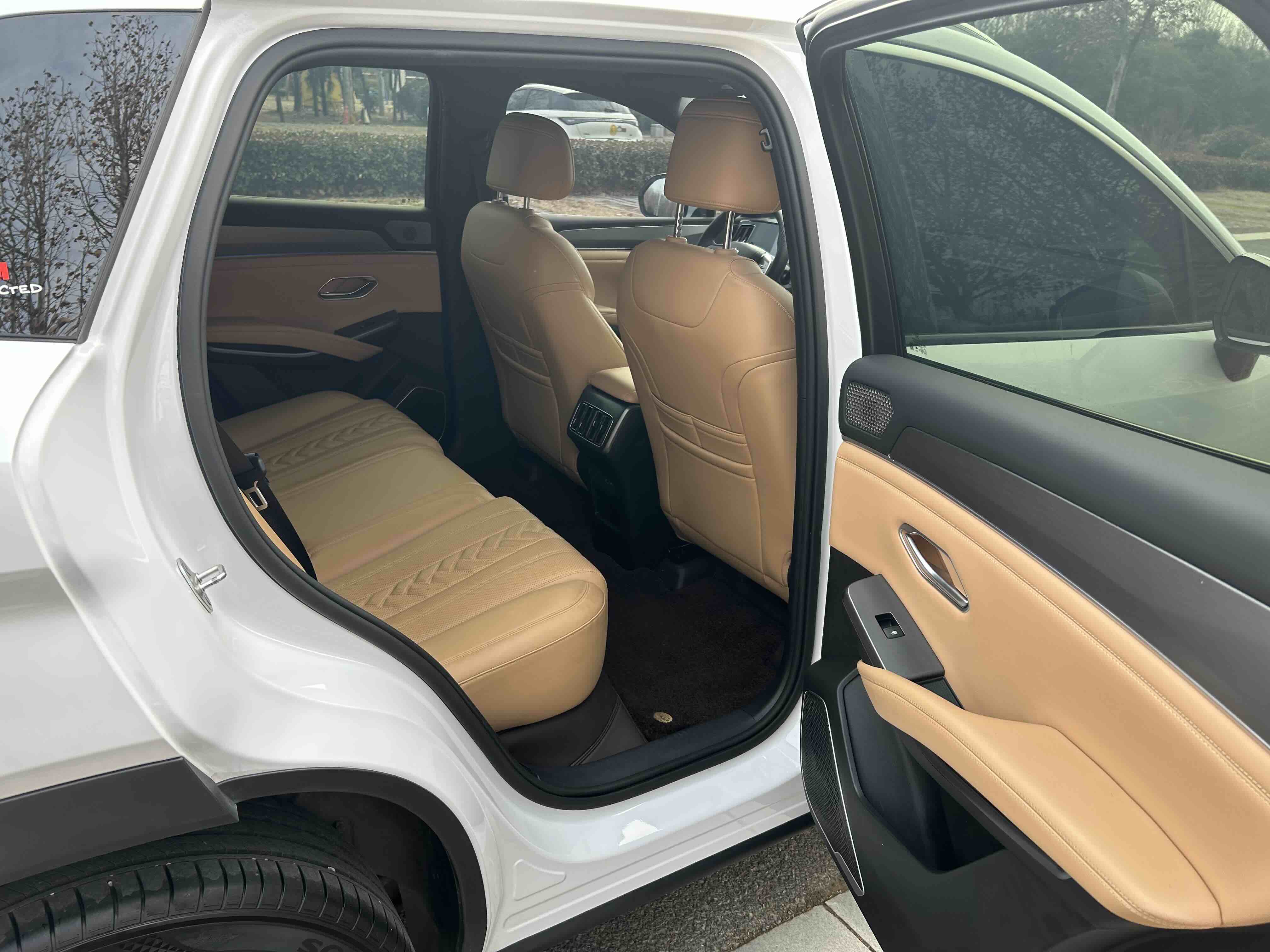 BYD SongL DM-i 2024 #6 BYD SongL DM-i 2024 car image #6