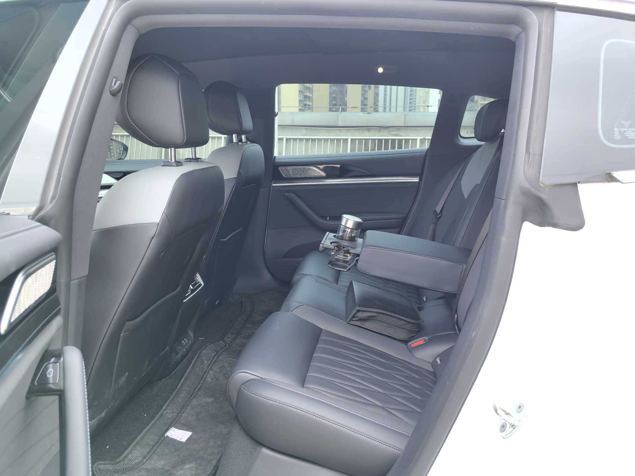 哪吒汽车 哪吒S猎装 2025 汽车图片 #6