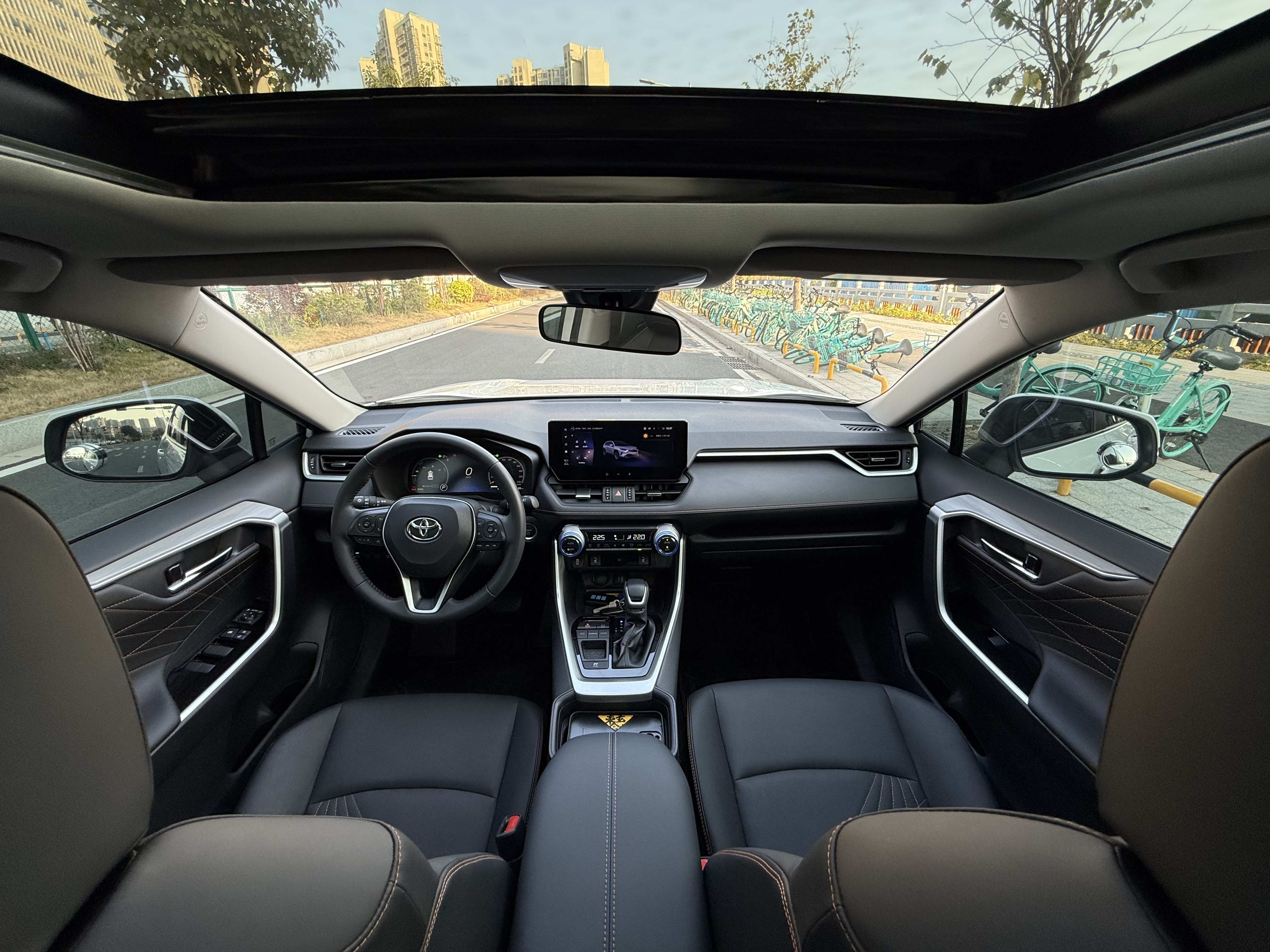 Toyota RAV4 Hybird E+ 2025 immagine di auto #6