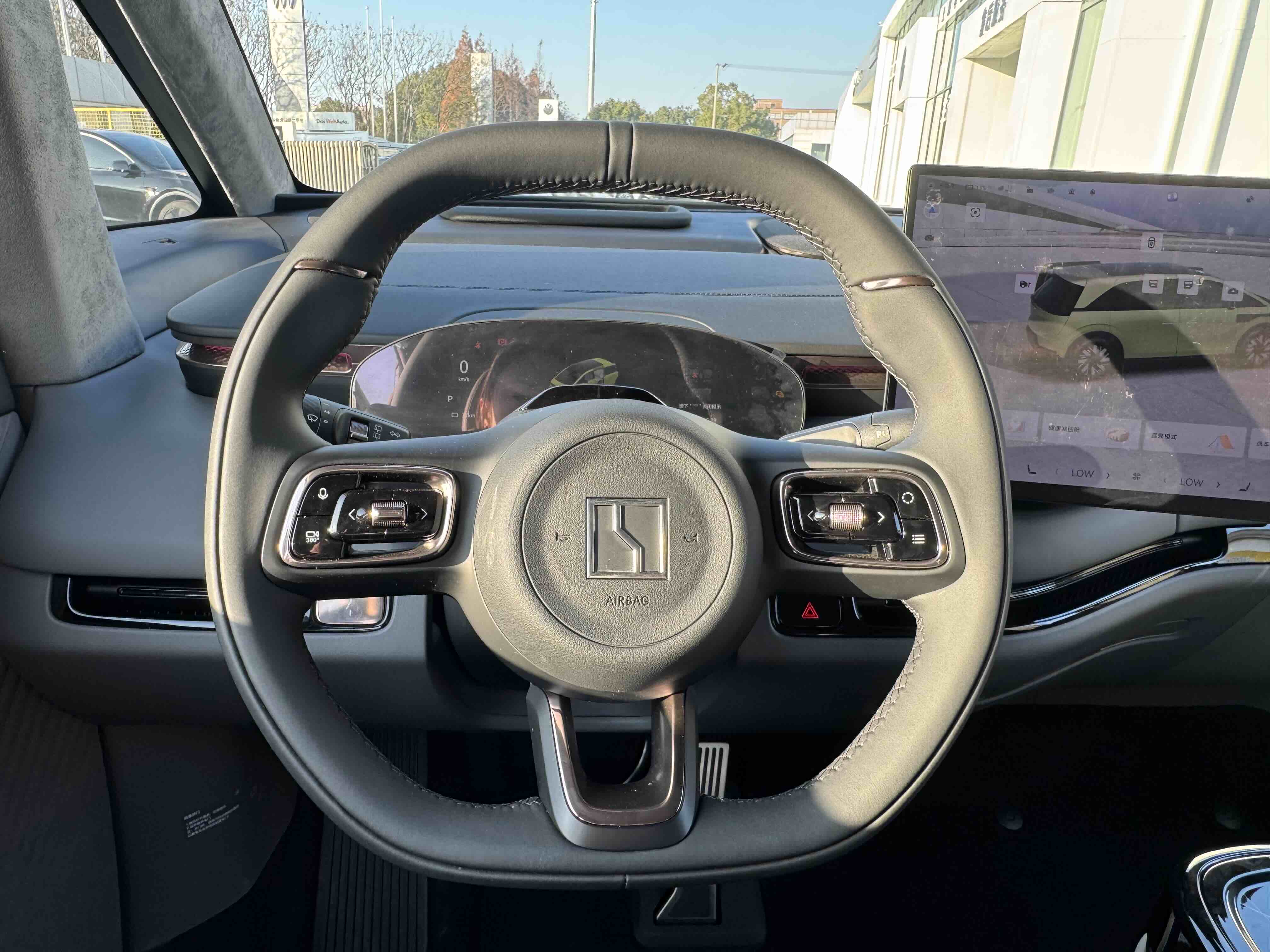 极氪 极氪MIX 2024 汽车图片 #6