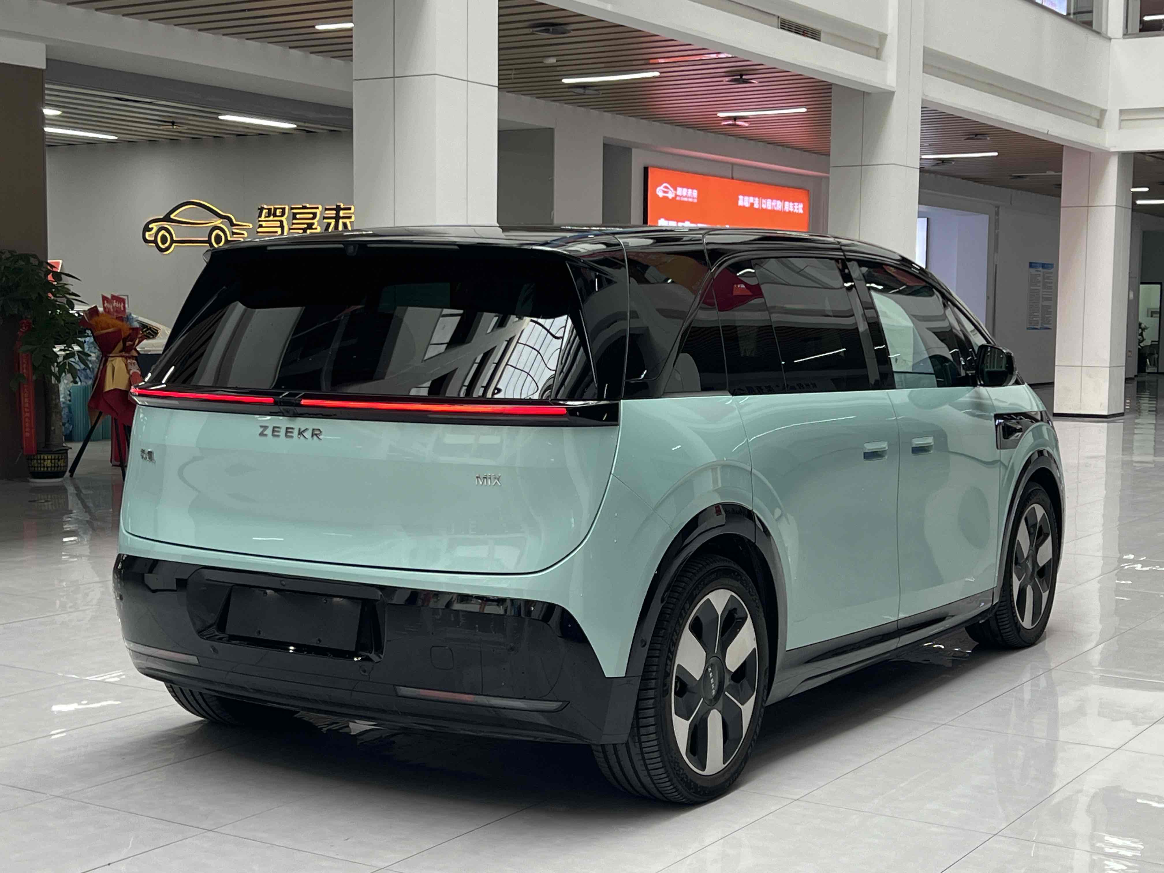 极氪 极氪MIX 2024 汽车图片 #6